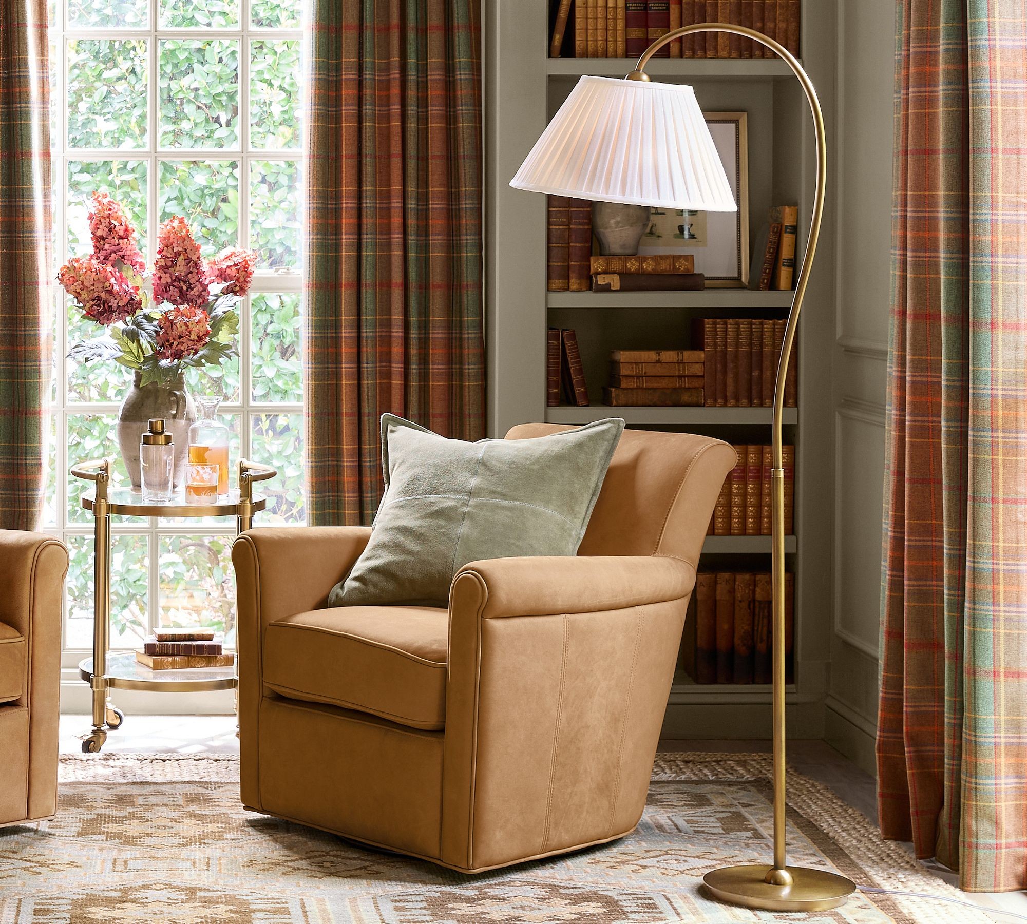 Luvora Pleated Shade Floor Lamp - Adjustable Linen Light in Farmhouse Style K1304