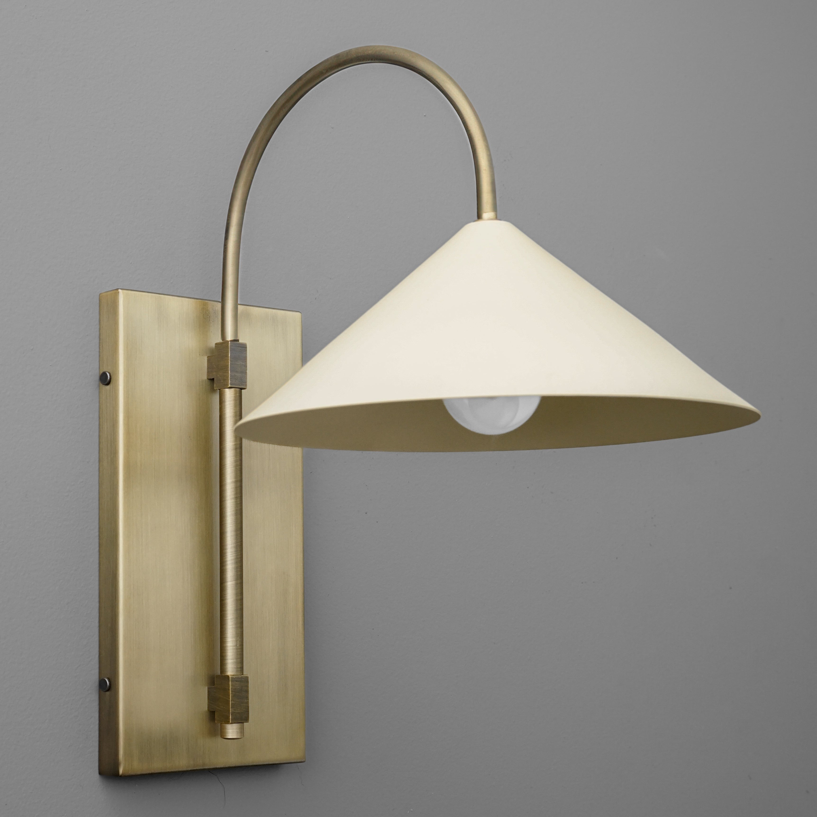 Conique Metal Minimalist Wall Sconce - Sculptural Brass Arch Light for Modern Interiors K1501