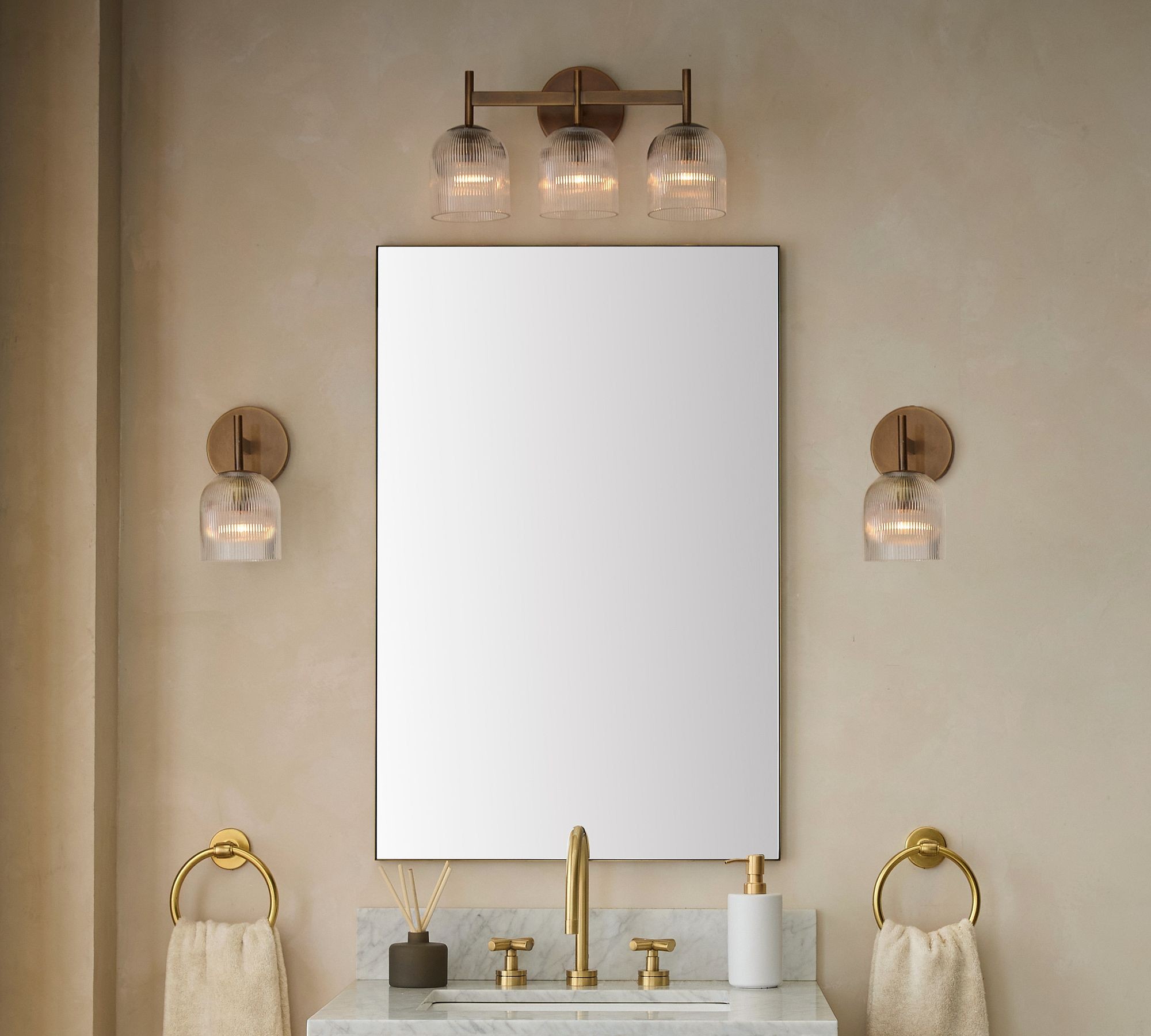 Bravira Ribbed Glass Wall Sconce - Wall Light for Living Room and Hallway K1326