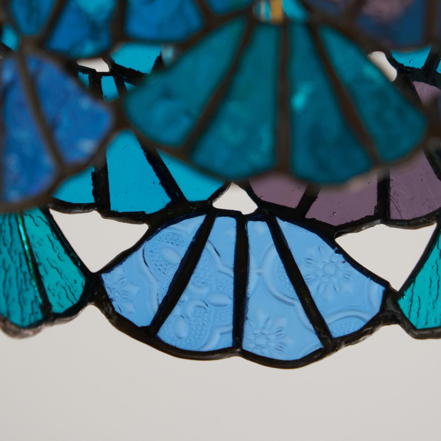 Vintagia Tiffany Style Ceiling Light - Elegant Mosaic Glass Design for Living Room and Bathroom K2138