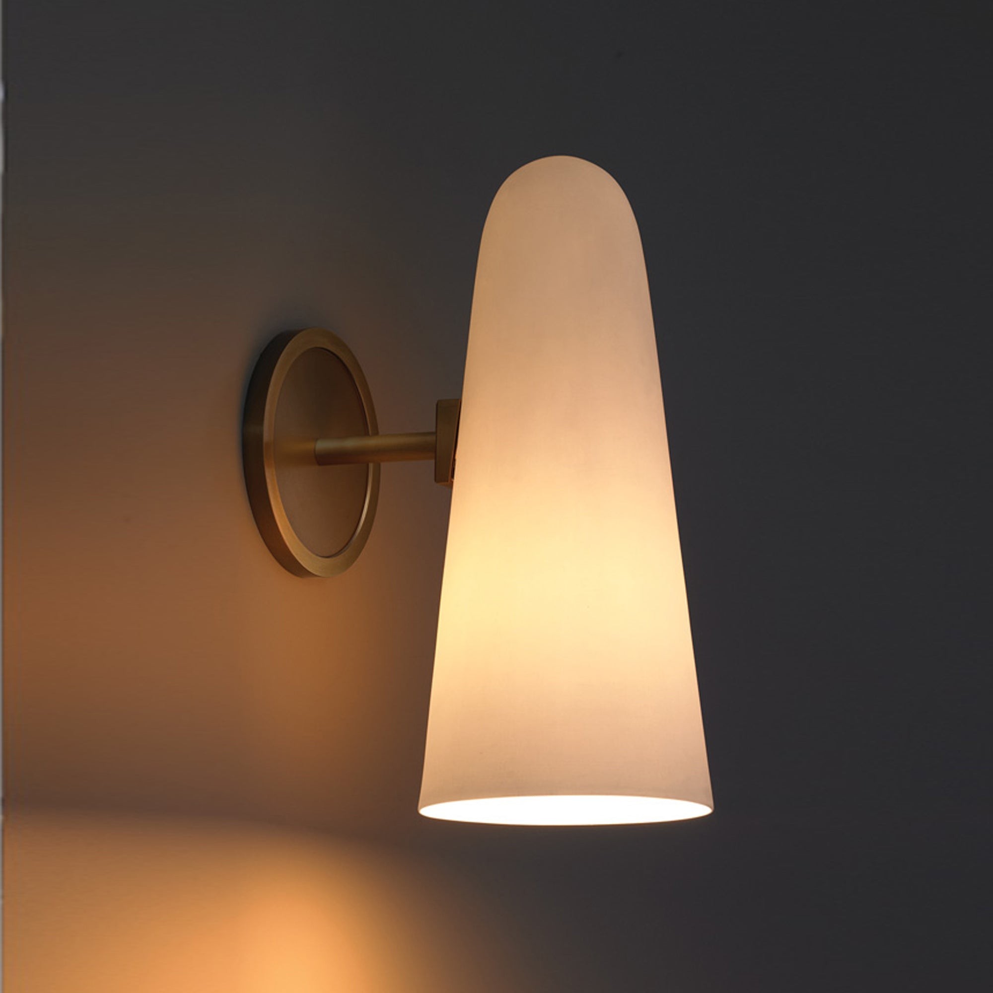 Nordic Simple Light Luxury Brass Wall Lamp K526