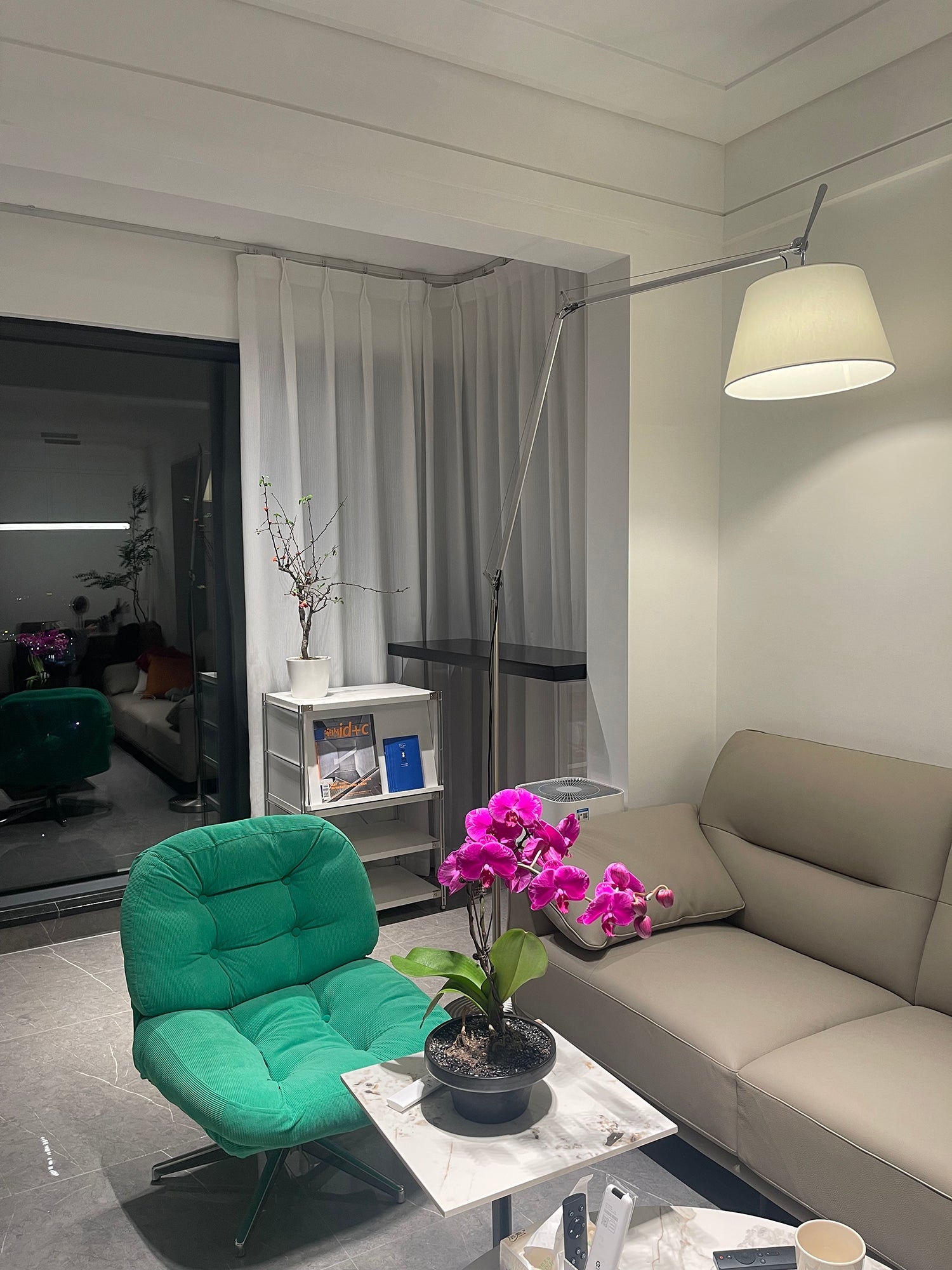 Velthea Floor Lamp D713