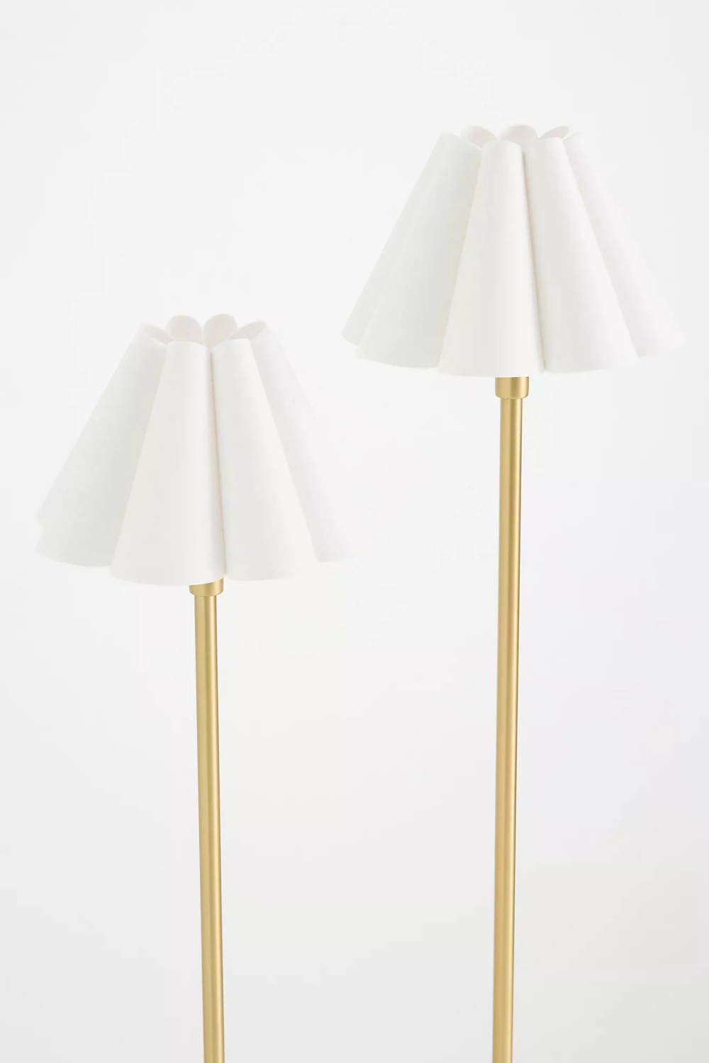 Capirise Gold Scalloped Shade Floor Lamp - Contemporary Metal Lighting for Bedroom K1180