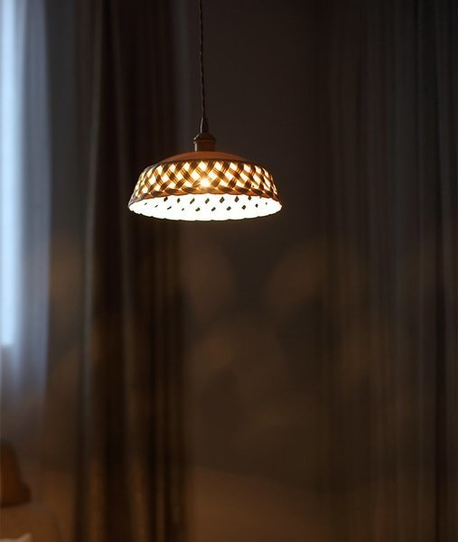 Openwork ceramic lamp
