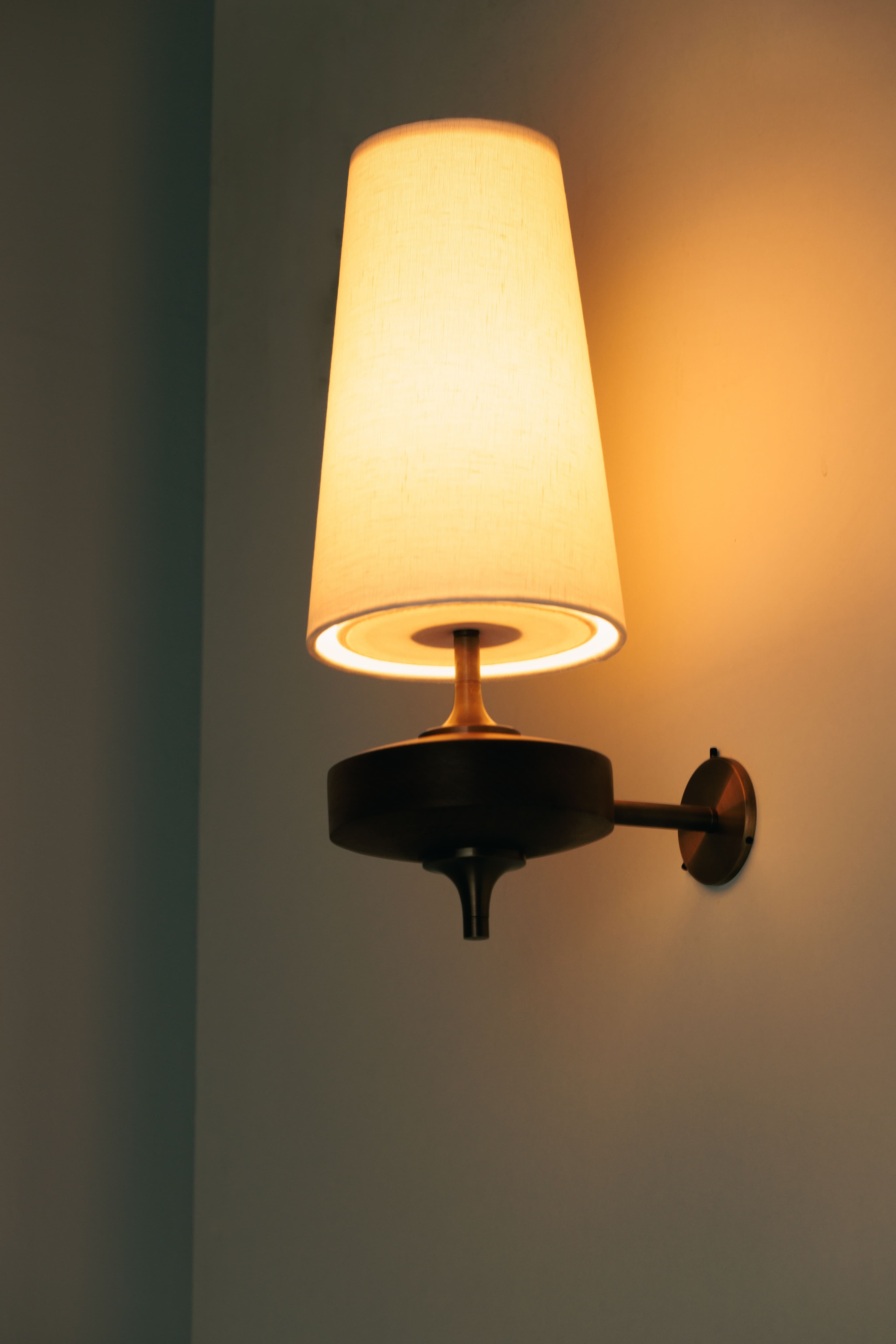 Hour Retro Wood Metal Wall Lamp – Elegant Fabric Accent Lighting for Living Spaces K1208