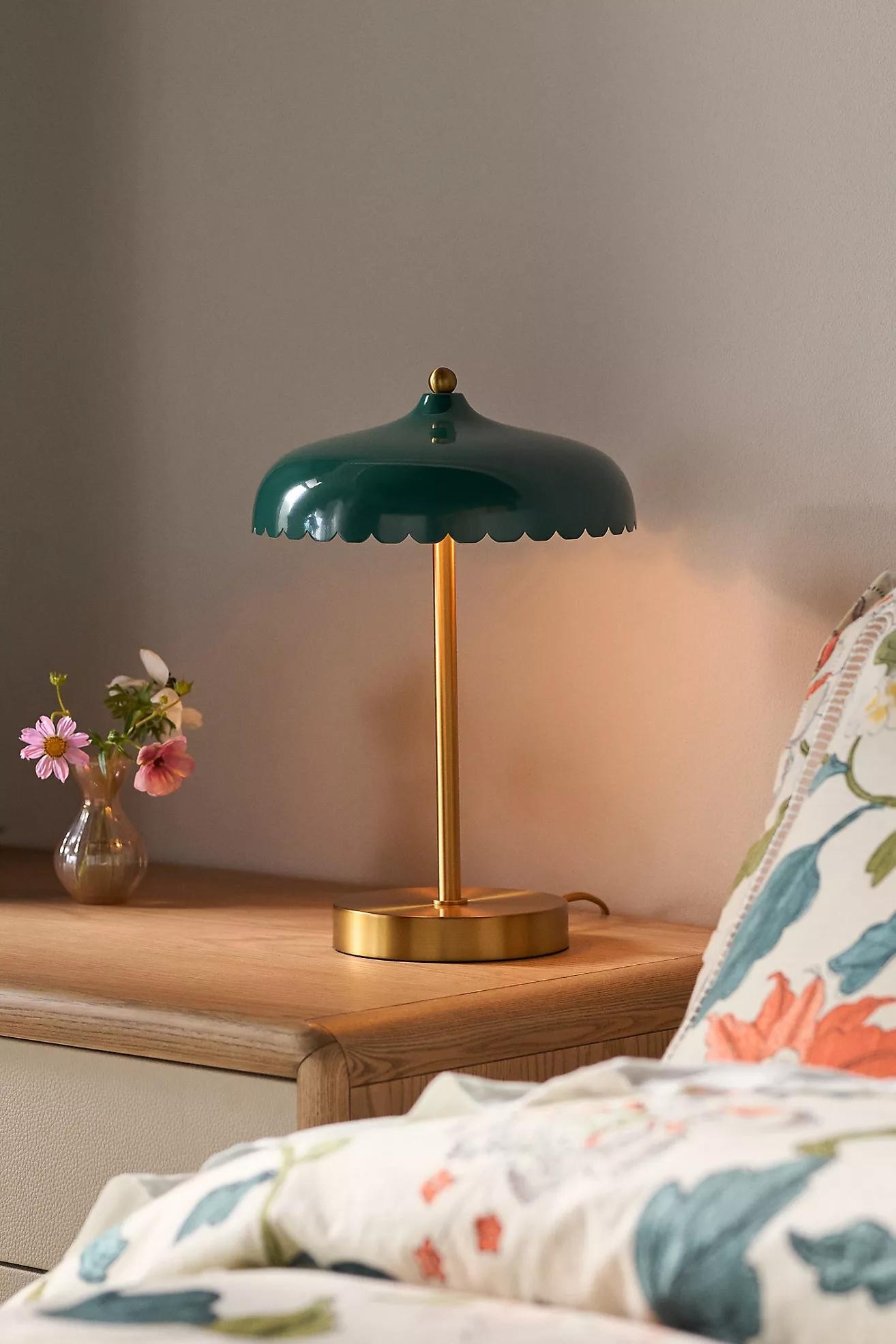 Rayla Scallop Metal Glass Task Lamp – Elegant Retro Table Lamp for Study K1425