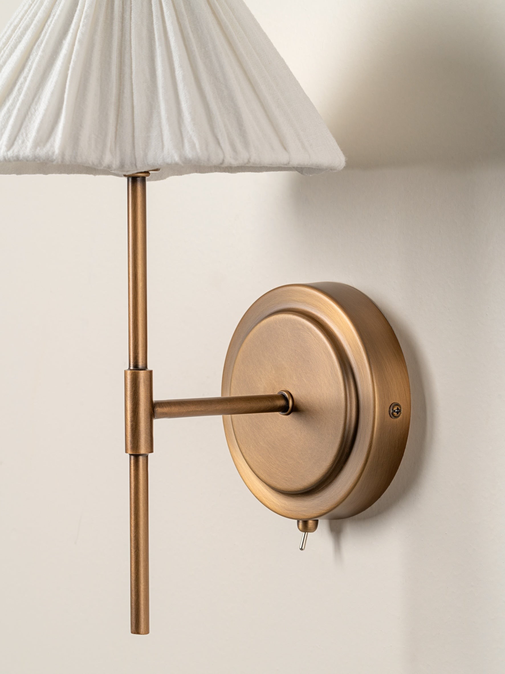 Blossine Scalloped Linen Shade Wall Light - Classic Sconce for Bedroom K1572