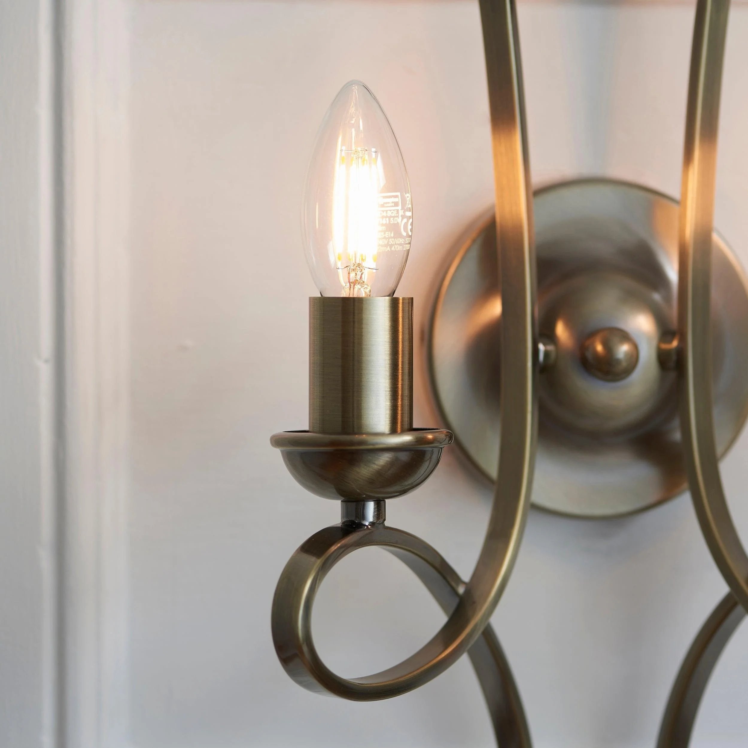 Foline Brushed Brass Wall Light - Timeless Wall Sconce for Living Rooms K1986