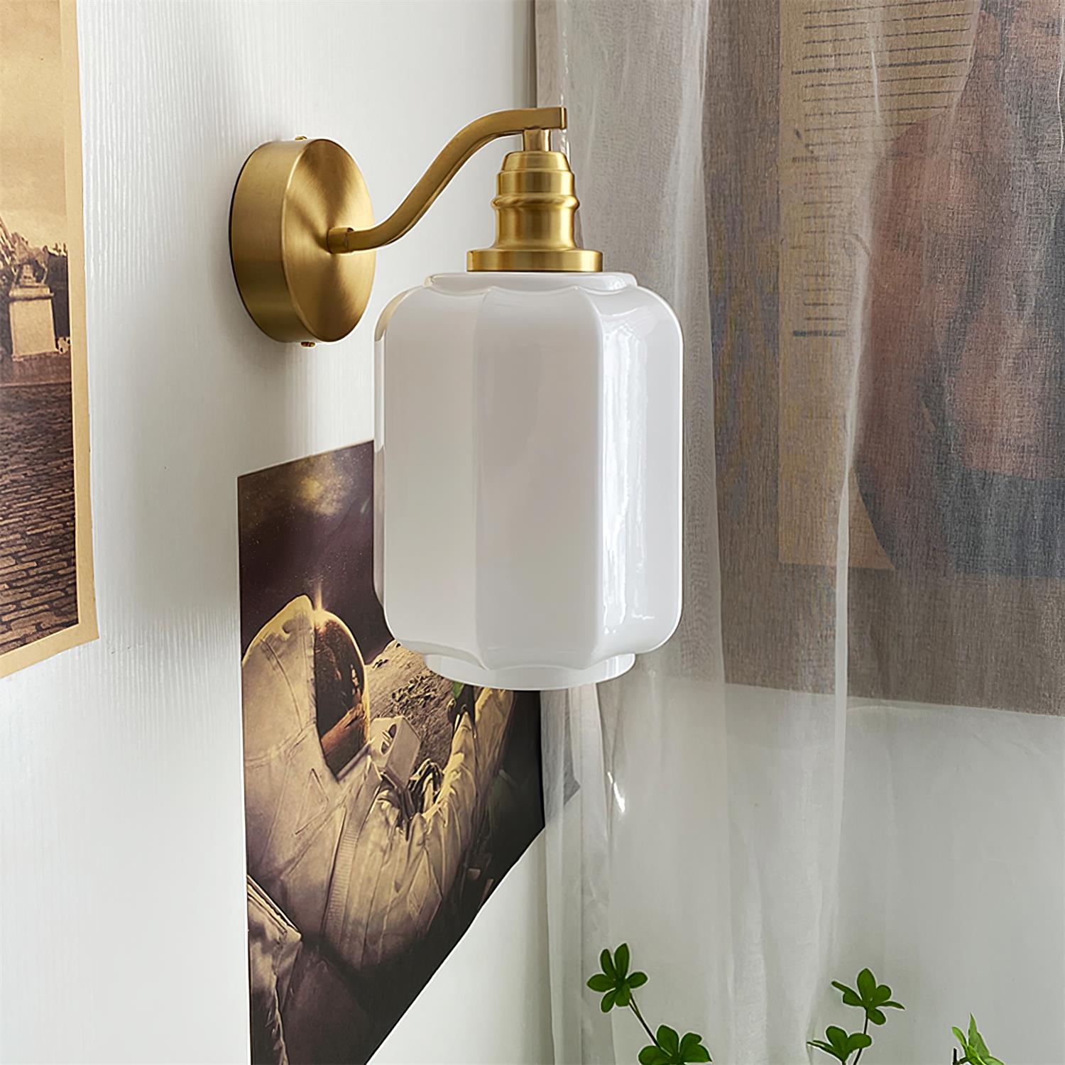 Henry Plug In Wall Lamp D42