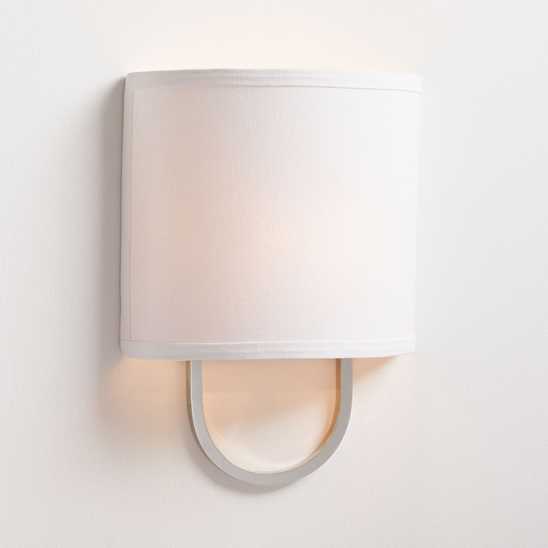 Nolvara Elegant Metal Wall Sconce – Timeless Design for Hallways and Bedrooms K1187