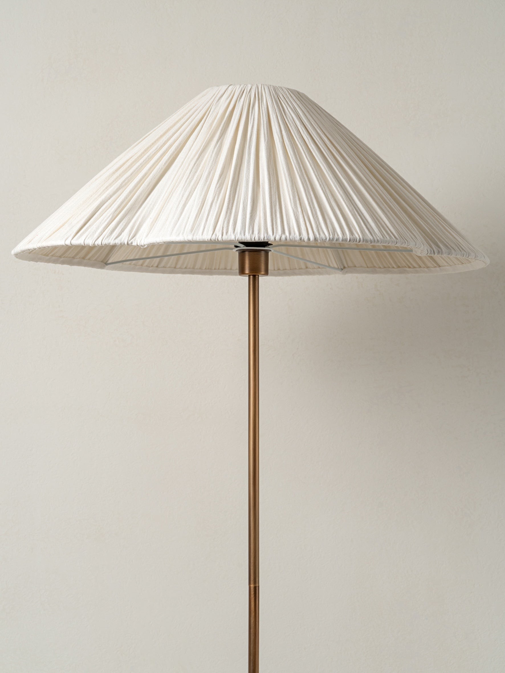 Scalloped Fabric Shade Floor Lamp – Elegant Tall Floor Lamp For Bedroom or Hallway K1570