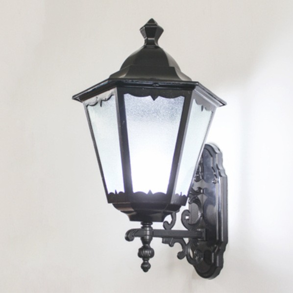 Vintage Outdoor Wall Lamp