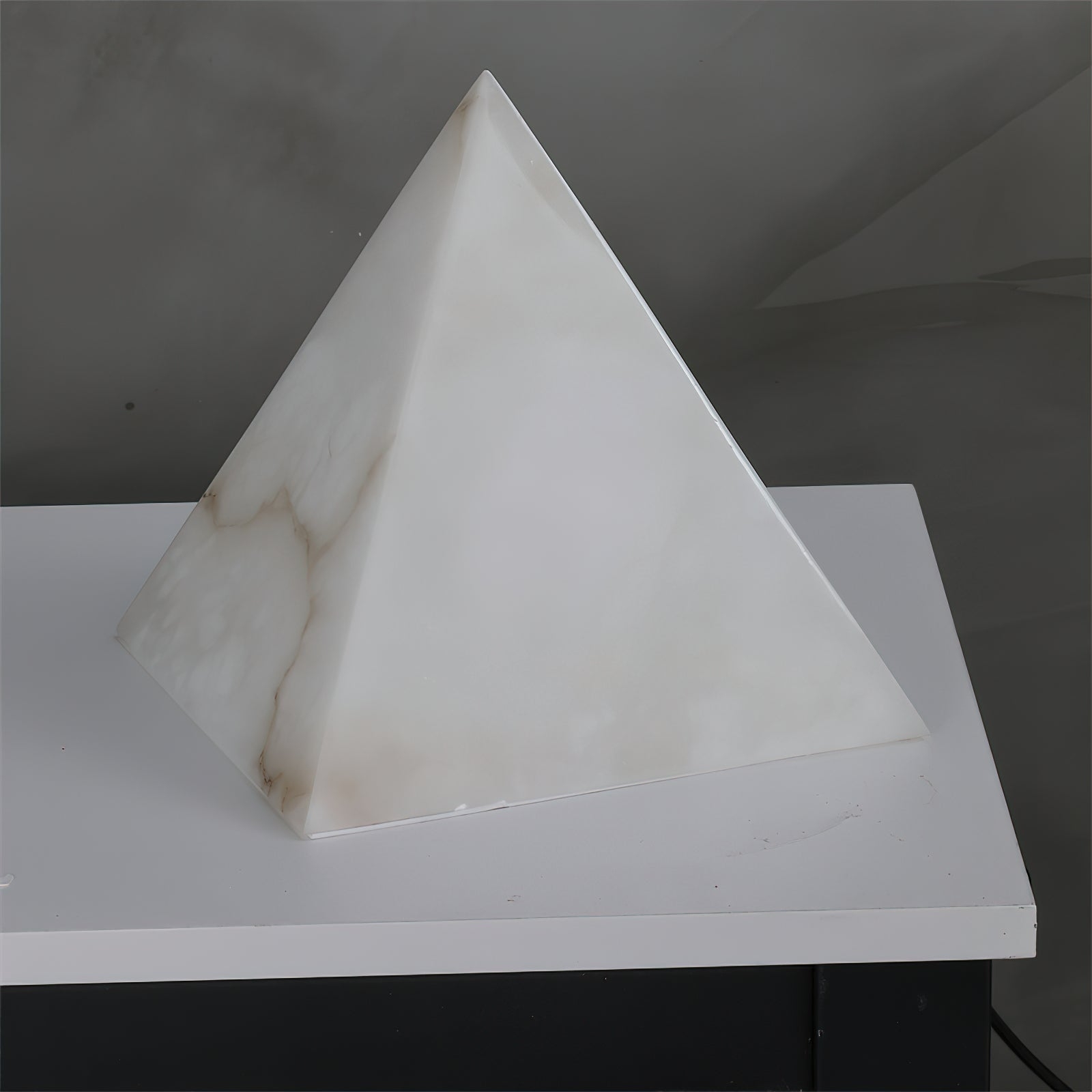 Alabaster Pyramid Table Lamp D428