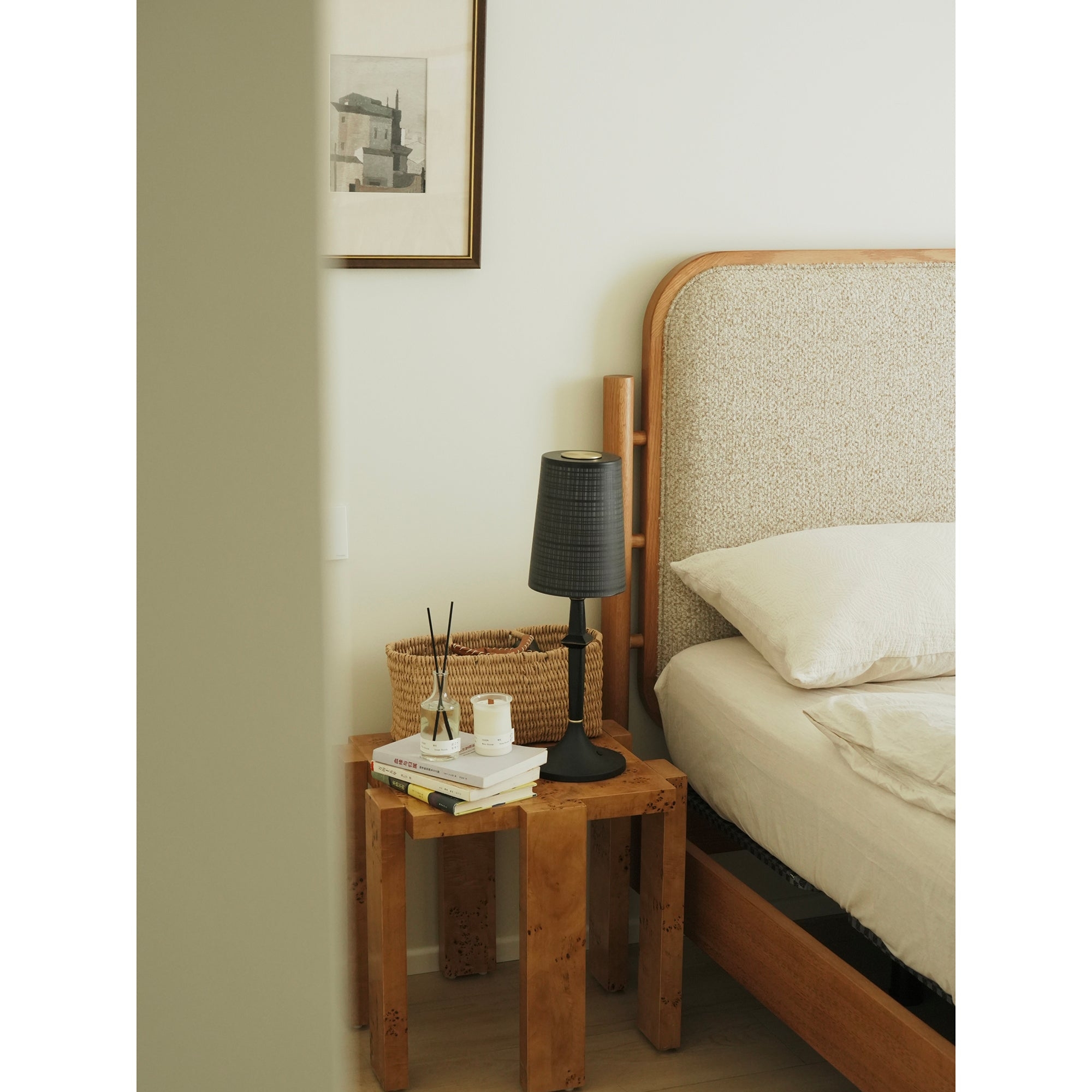 Devon Black Table Lamp (Built-in Battery) D709