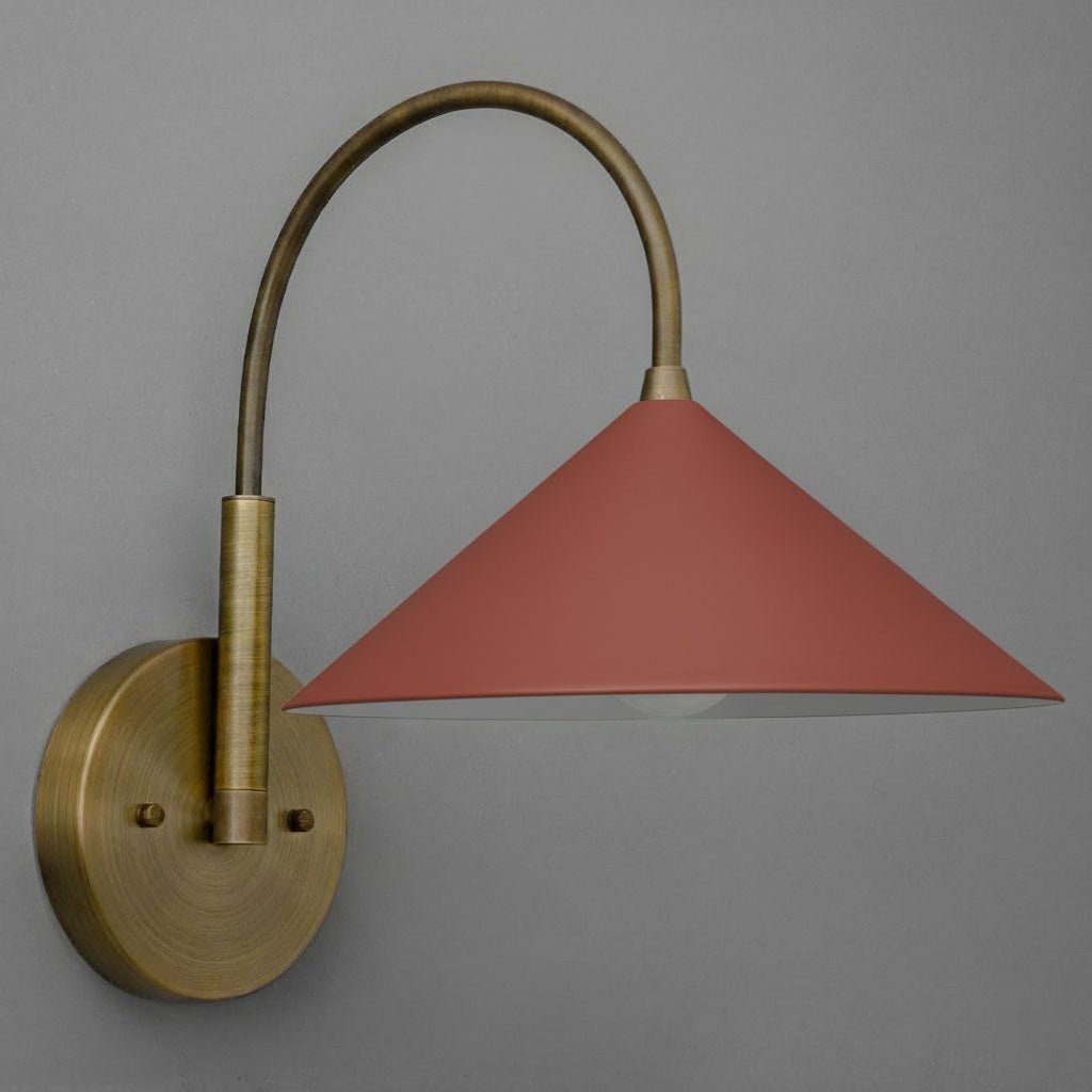 Curva Curved Metal Wall Sconce - Elegant Vintage Wall Lamp for Bedroom K1532