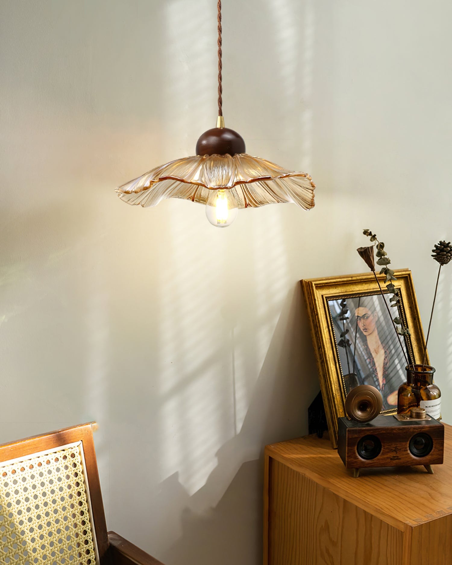 Scalloped Floral Pendant Lamp K1081