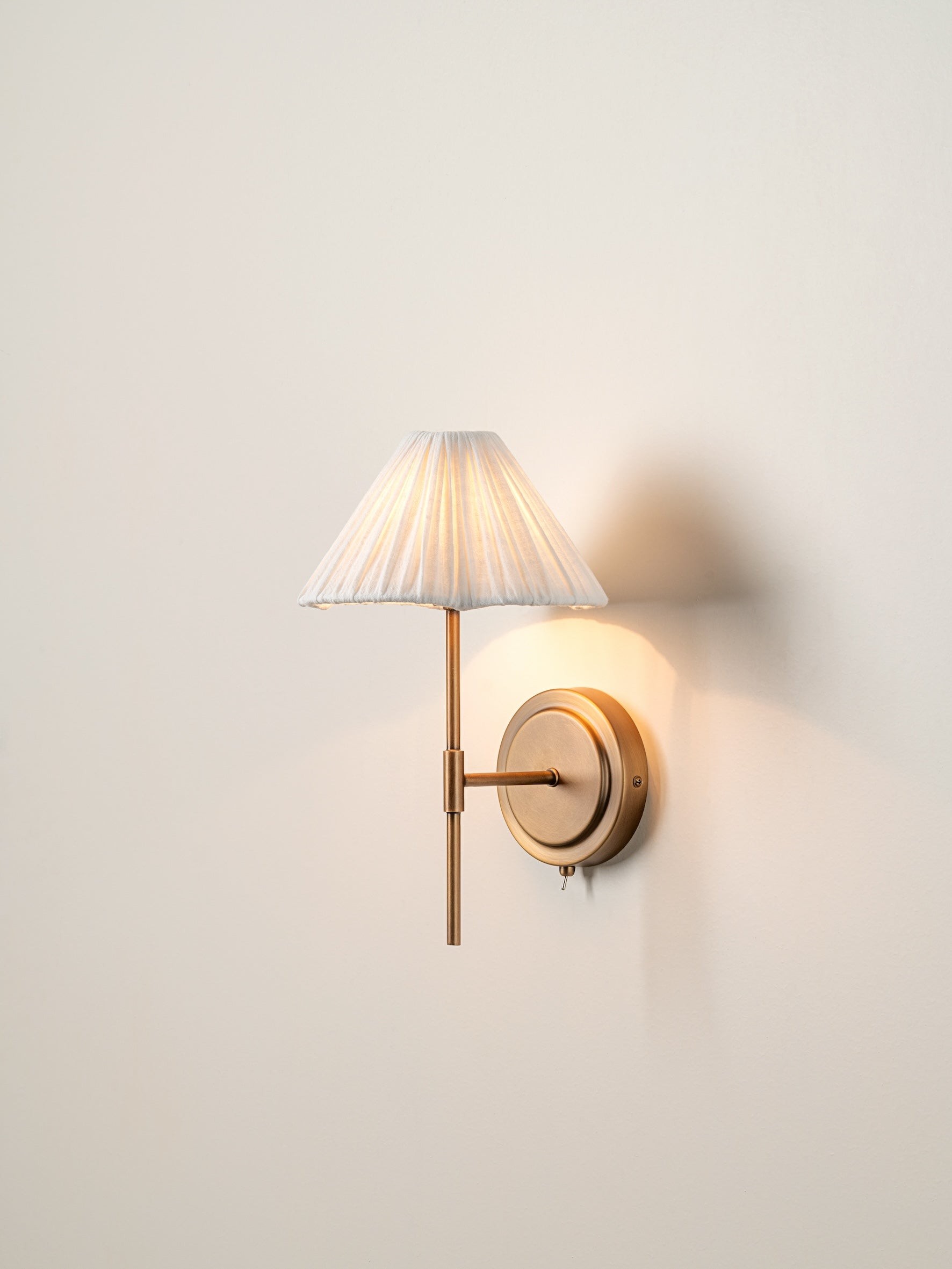 Blossine Scalloped Linen Shade Wall Light - Classic Sconce for Bedroom K1572