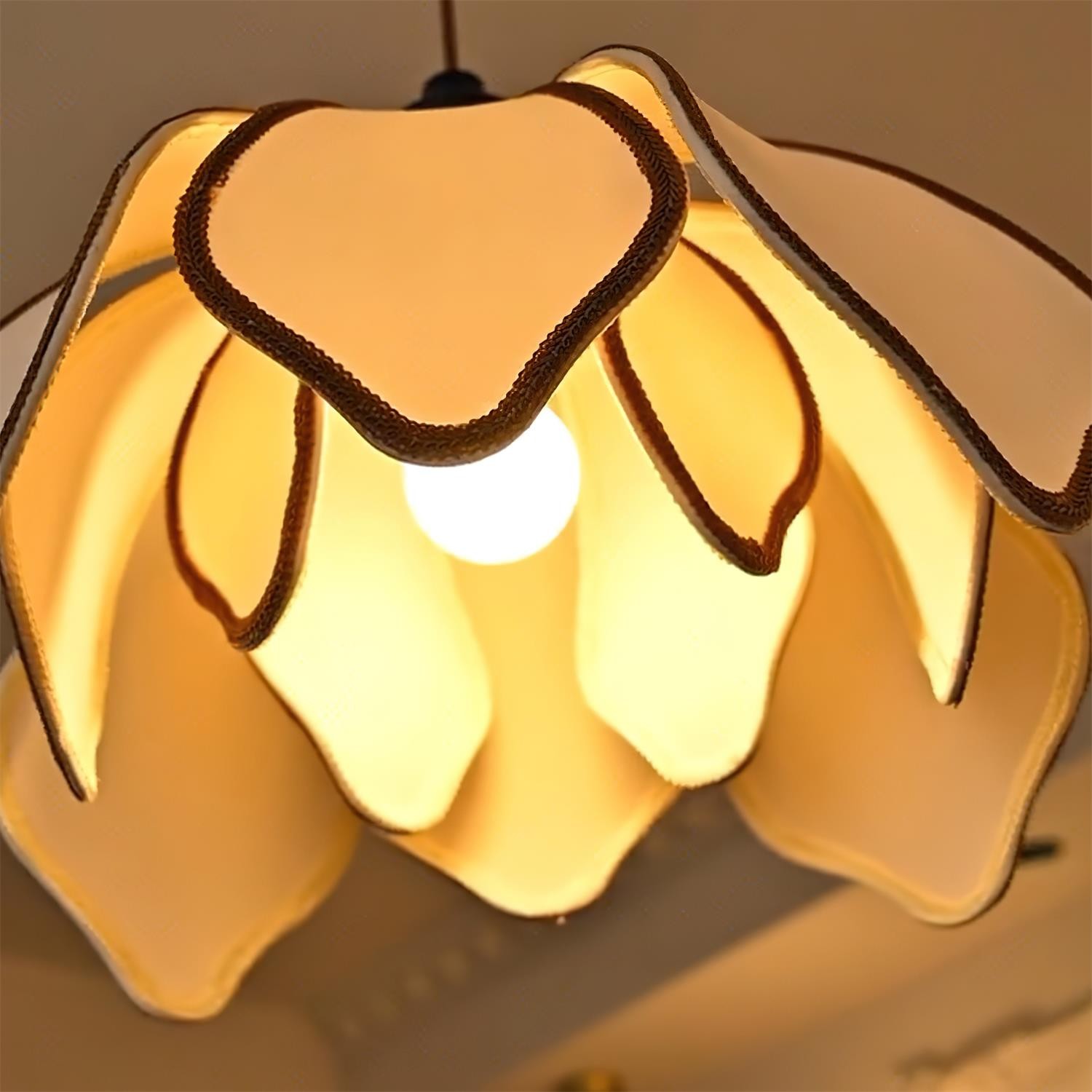 Vintage Cream Petal Pendant Lamp K577