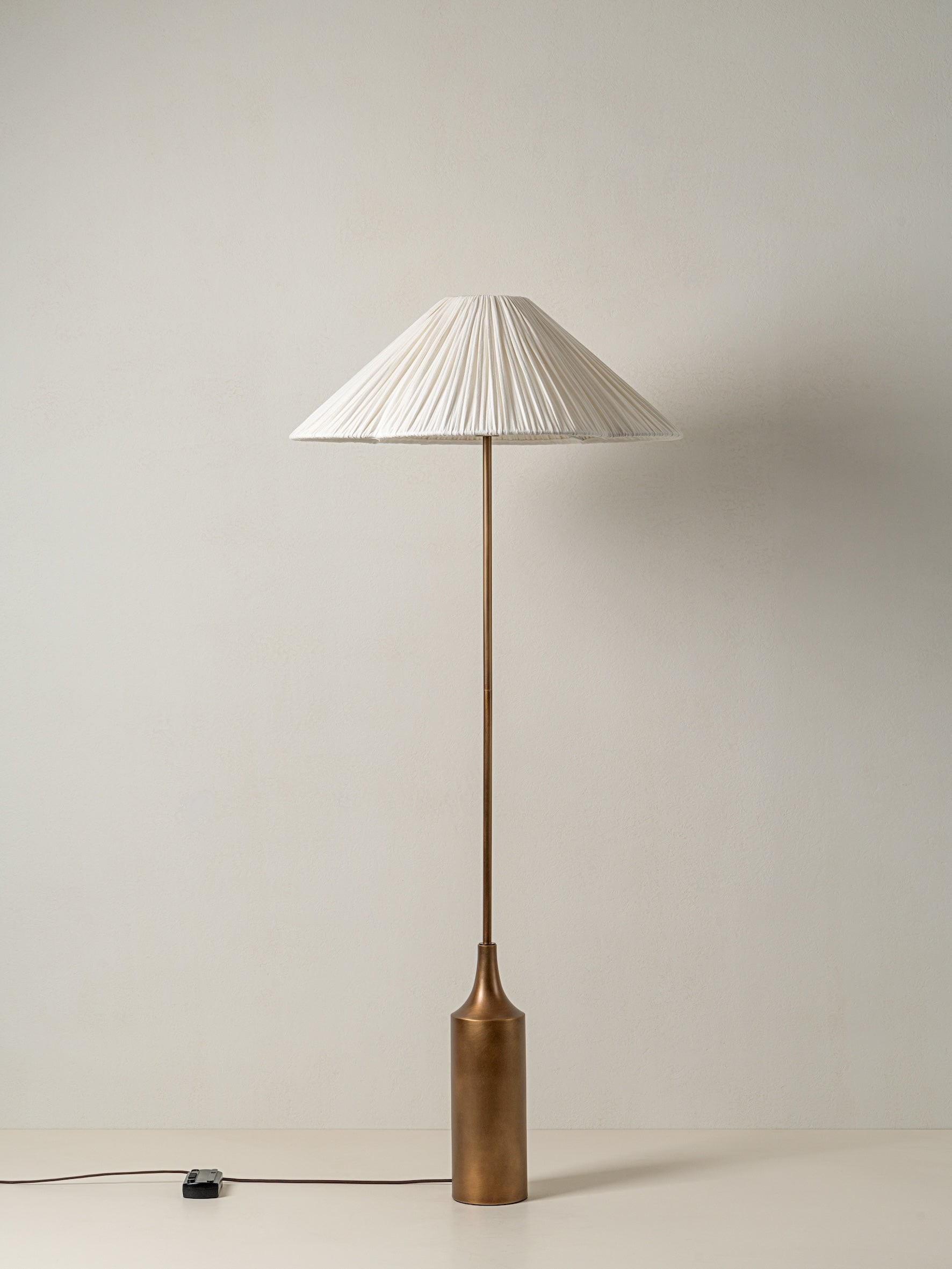 Scalloped Fabric Shade Floor Lamp – Elegant Tall Floor Lamp For Bedroom or Hallway K1570