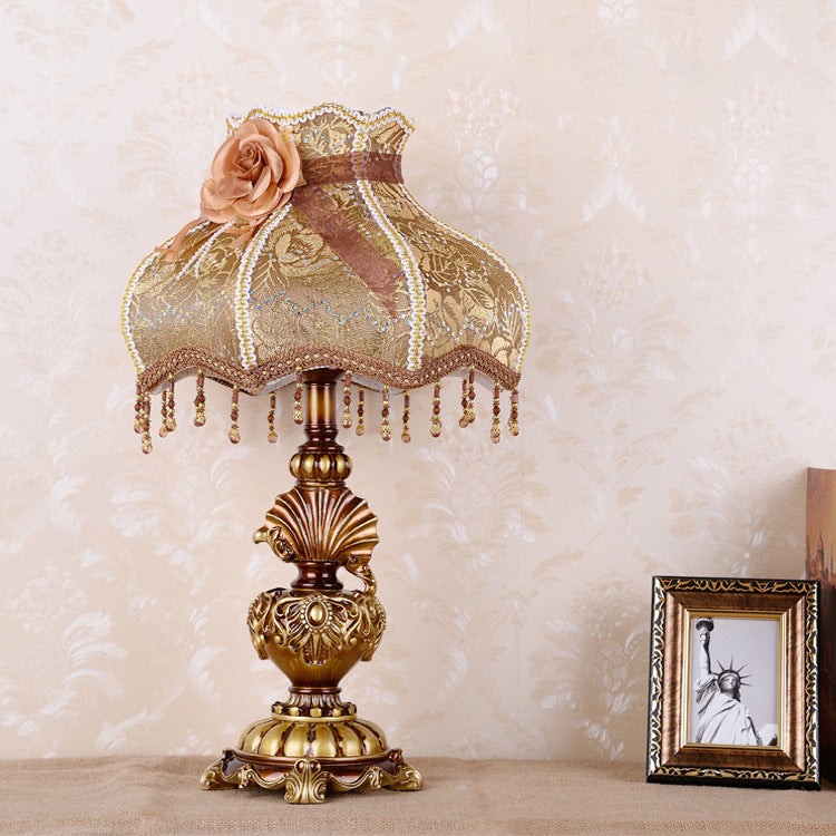 Pastoral Flower Lampshade Carved Table Lamp K715