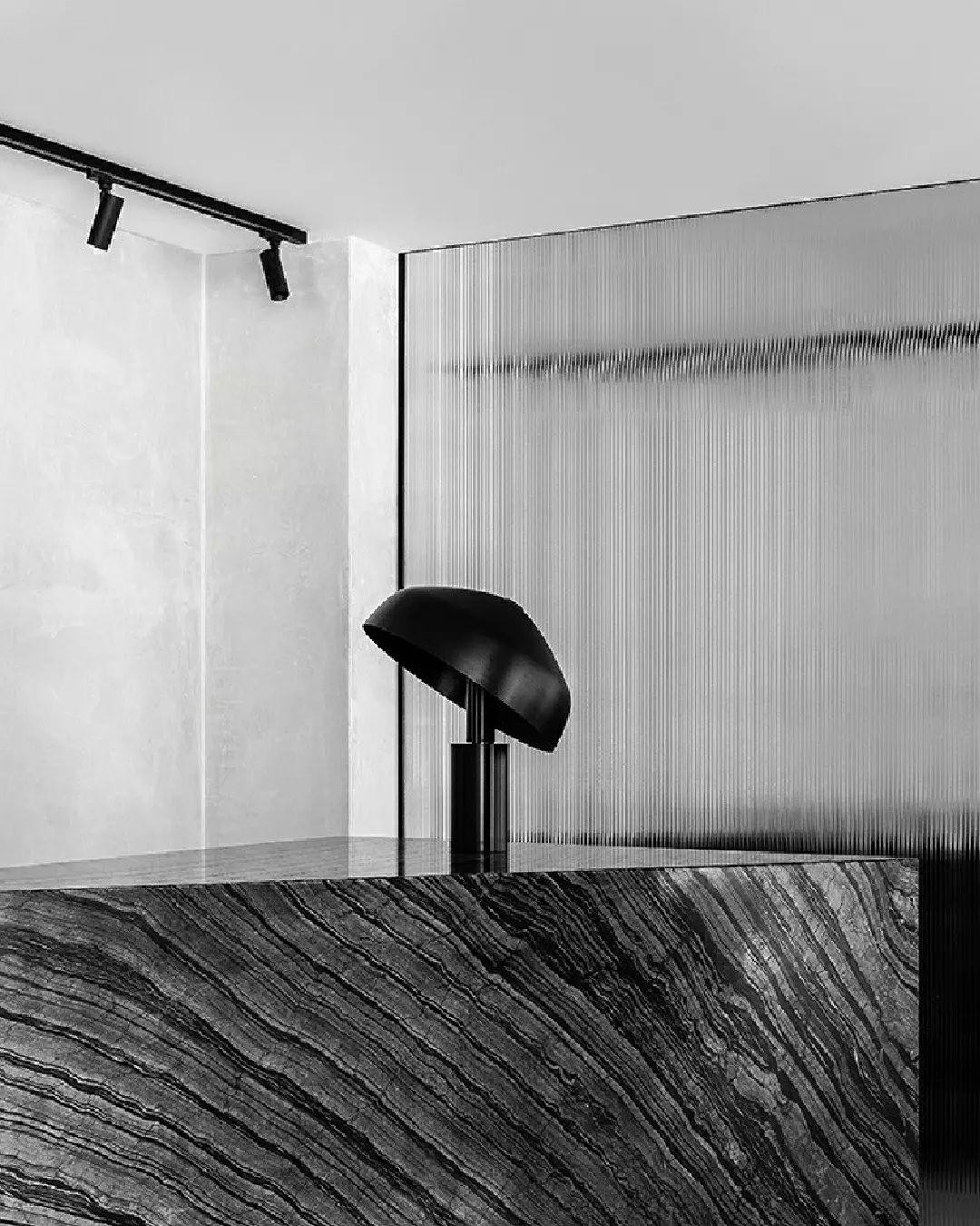 Modern Minimalist Design Crooked Head Table Lamp K559