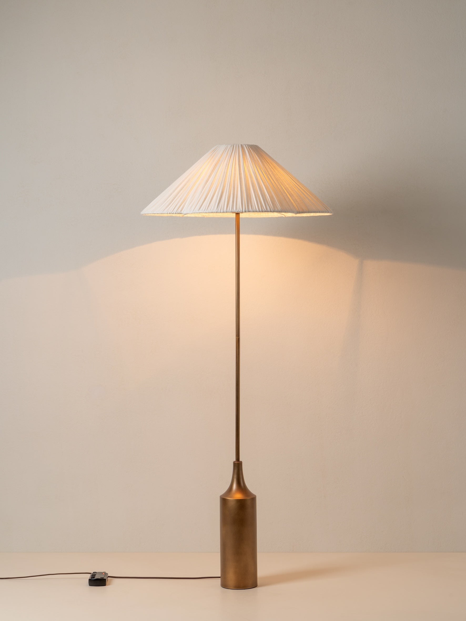 Scalloped Fabric Shade Floor Lamp – Elegant Tall Floor Lamp For Bedroom or Hallway K1570