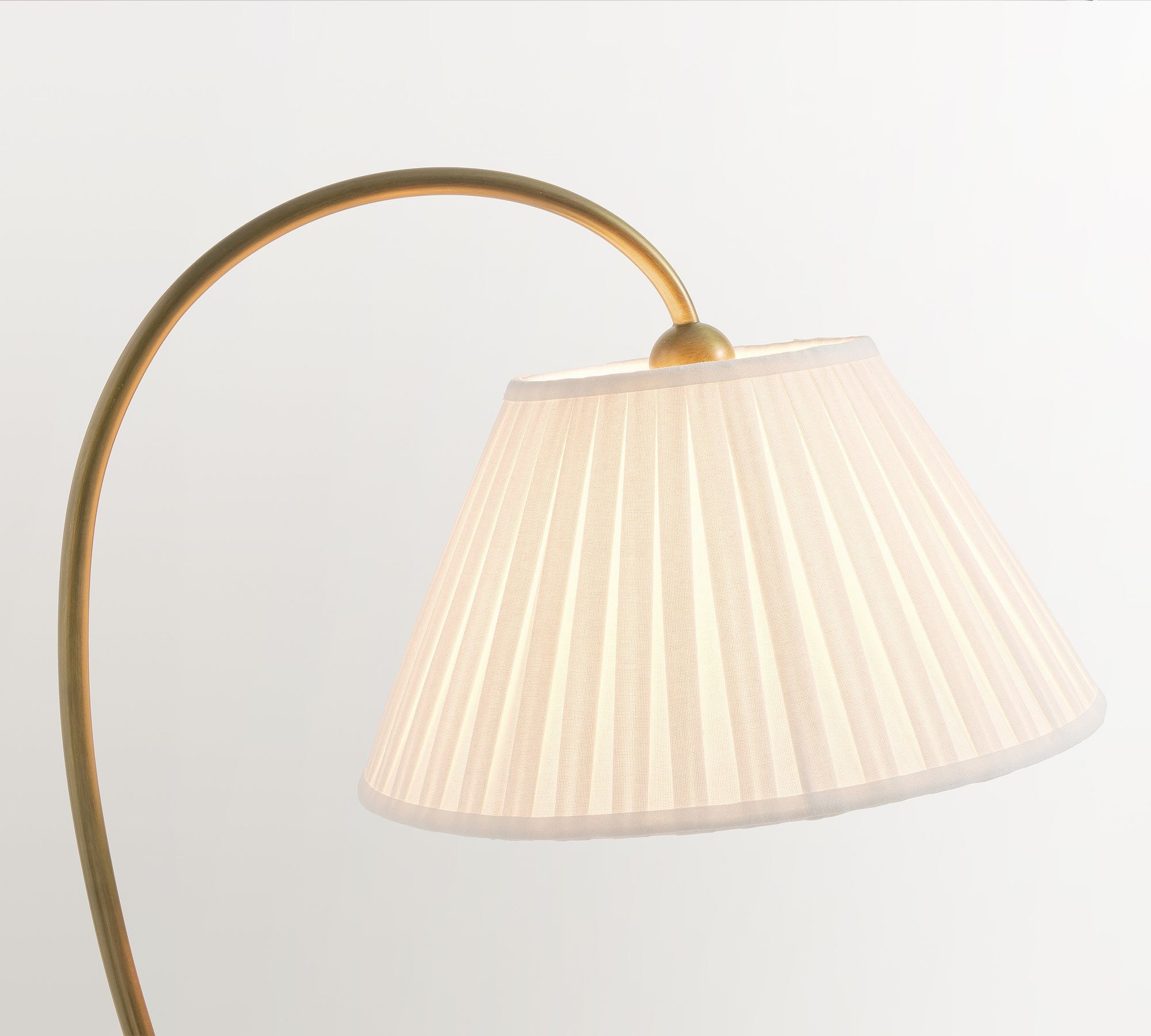 Luvora Pleated Shade Floor Lamp - Adjustable Linen Light in Farmhouse Style K1304