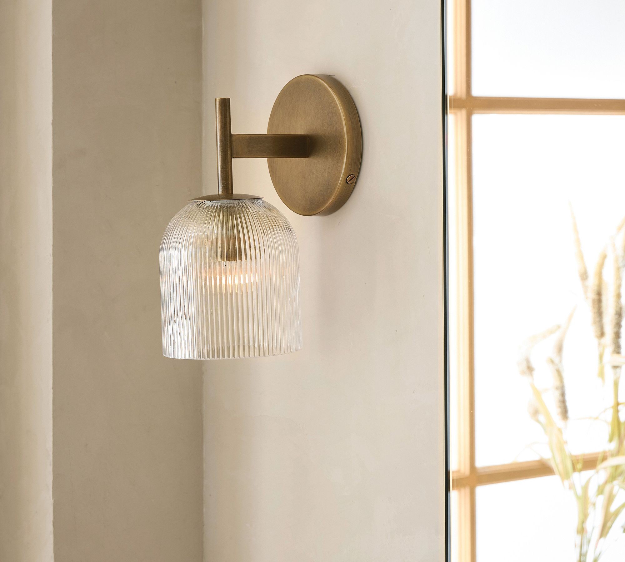 Bravira Ribbed Glass Wall Sconce - Wall Light for Living Room and Hallway K1326