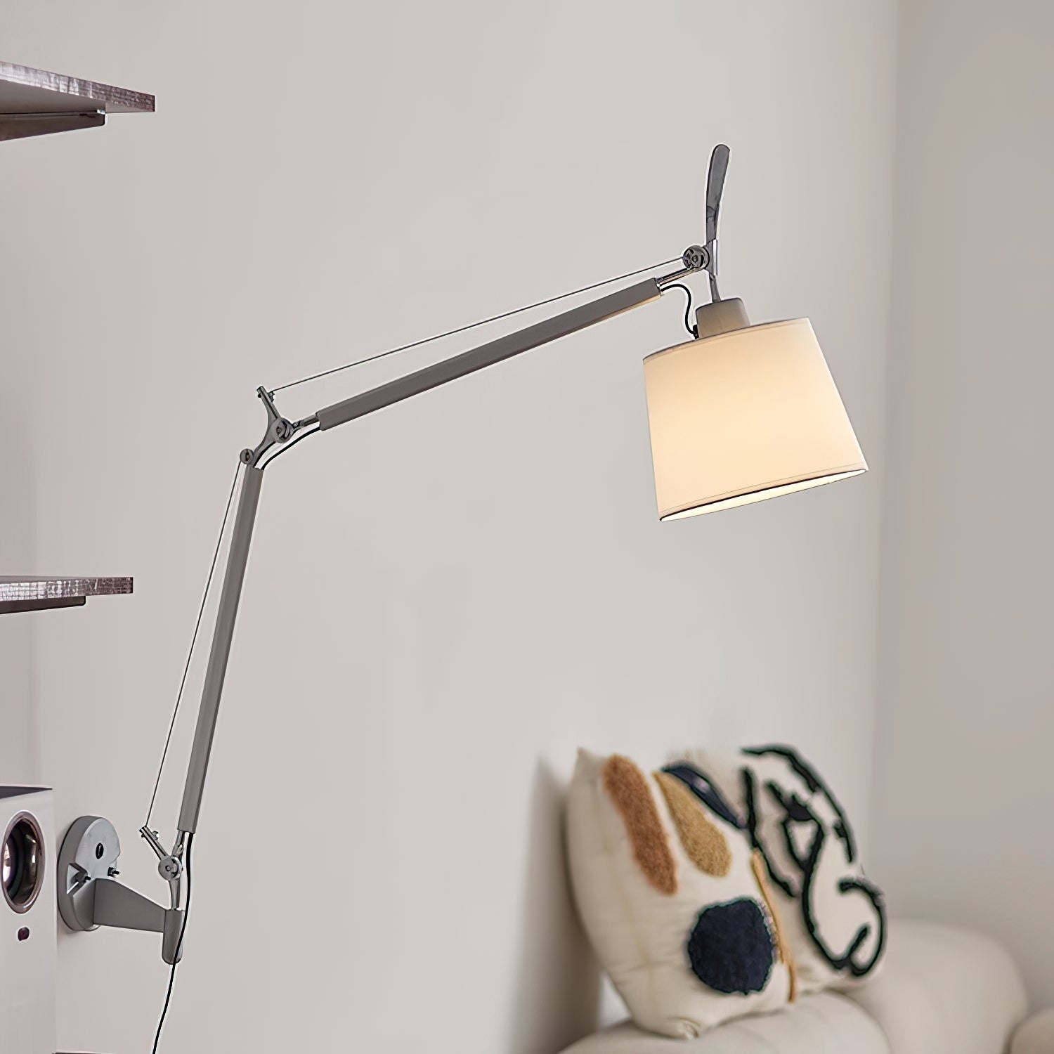 Velthea Plug-in Wall Lamp D715