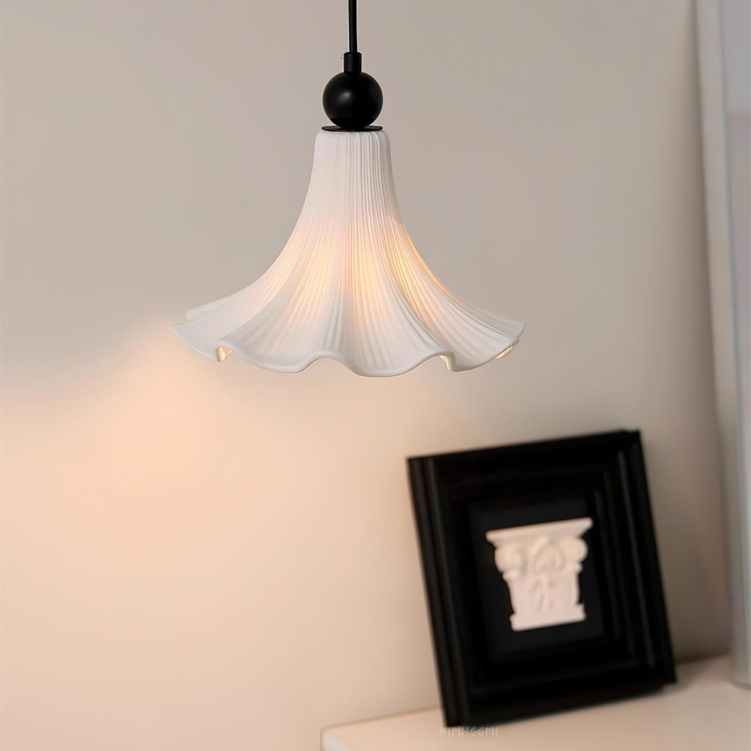 Petalis Charm French Petal Ceramic Pendant Light D953