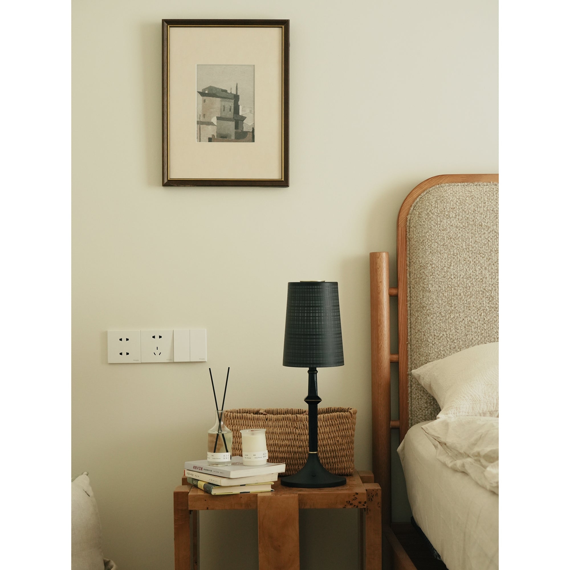 Devon Black Table Lamp (Built-in Battery) D709