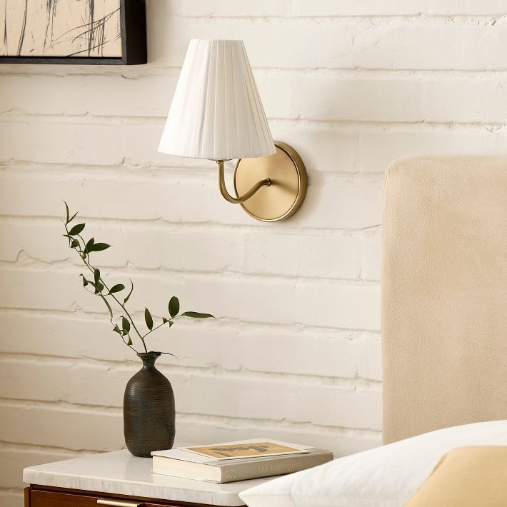 Fibura Elegant Linen Shade Wall Lamp - Contemporary Lighting for Hallway and Bedroom K1408