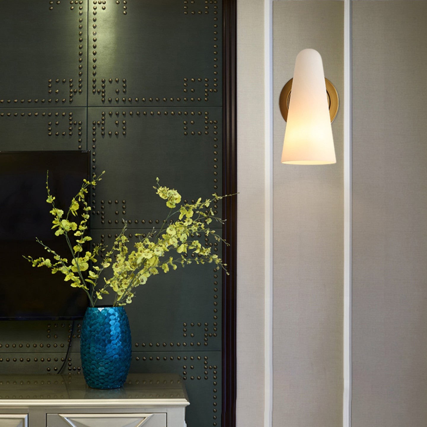 Nordic Simple Light Luxury Brass Wall Lamp K526