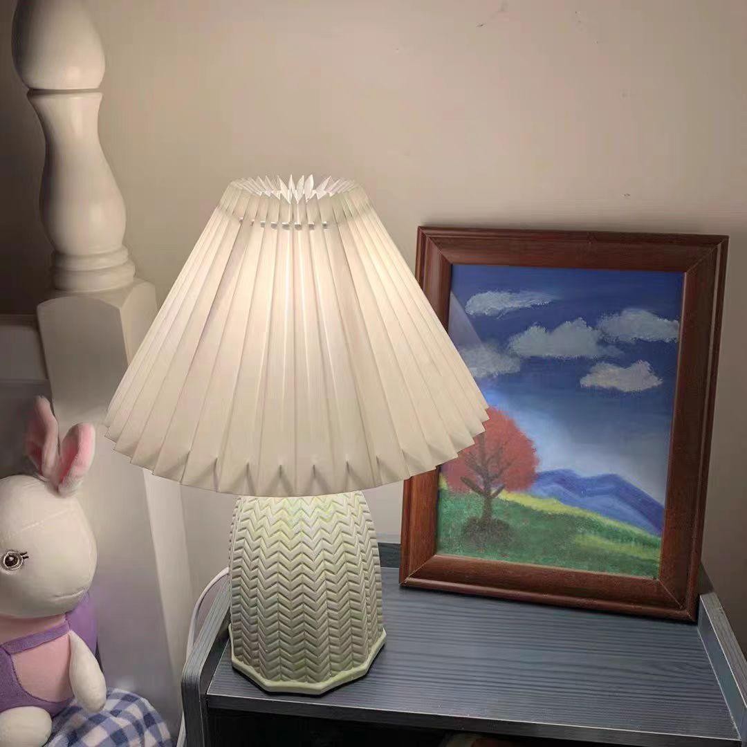 Vintage Pleated Table Lamp K756