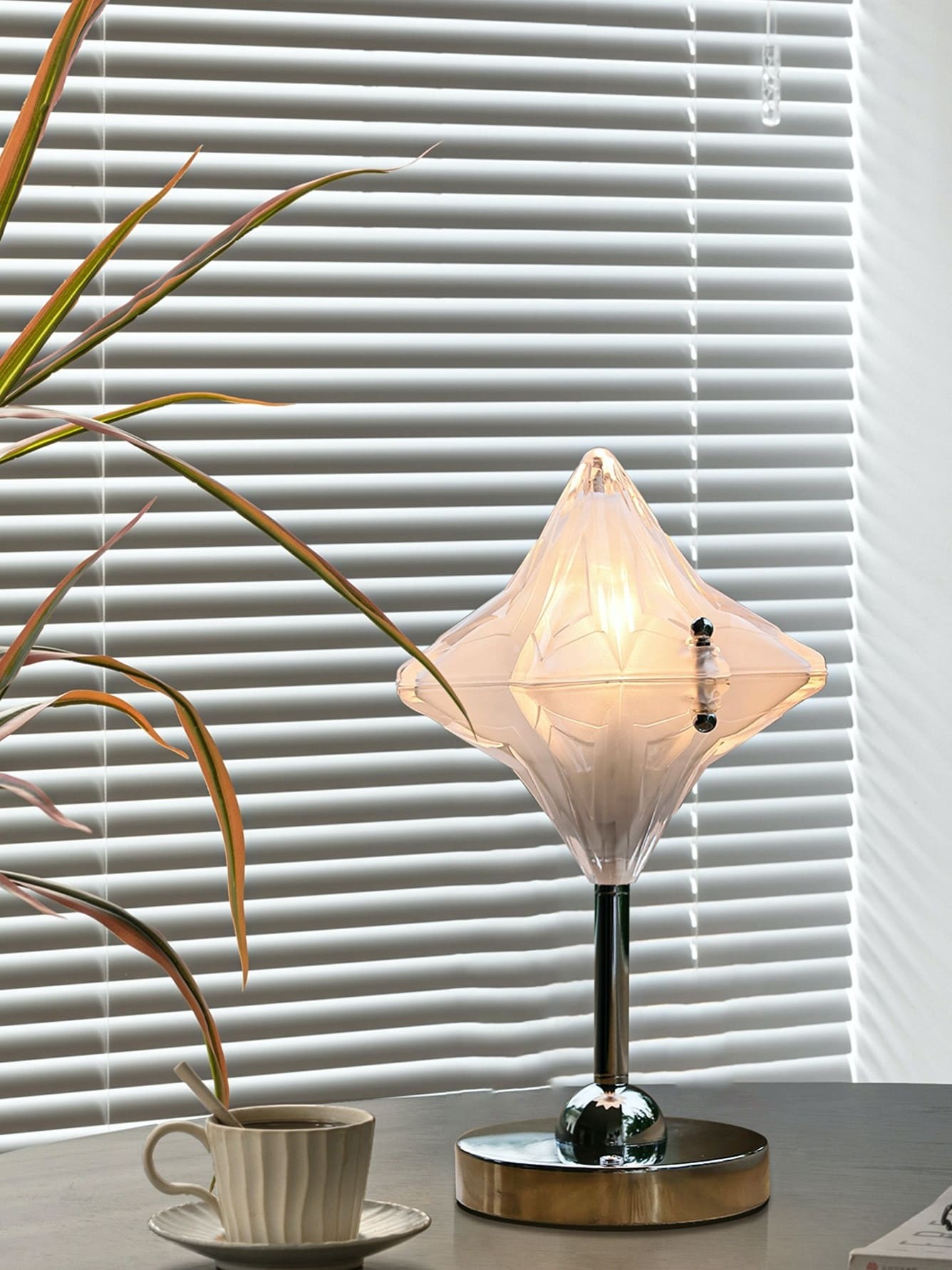 Art Deco Star Table Lamp - Frosted Glass Light for Modern Bedrooms - Astris Lyra K1584