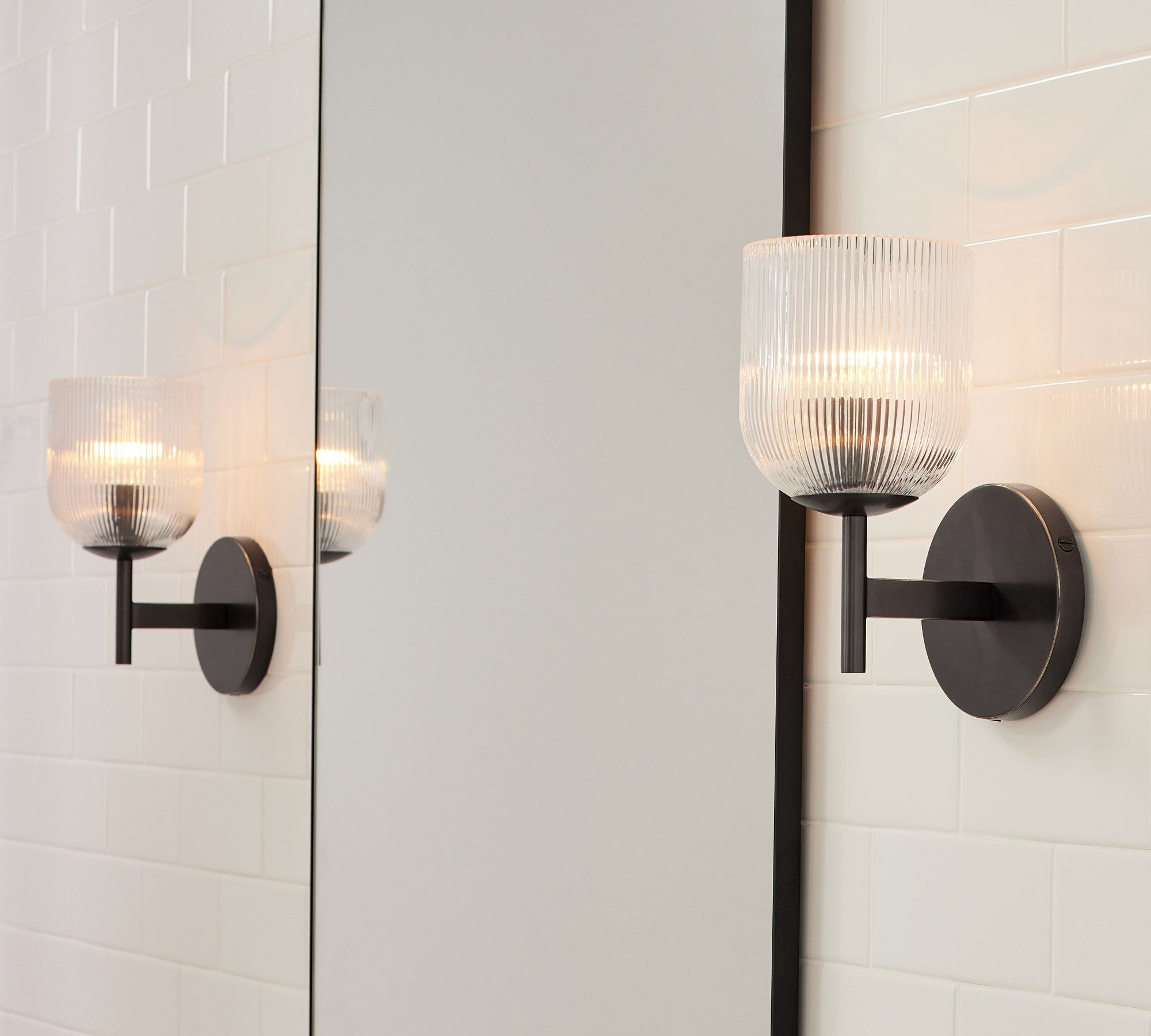 Bravira Ribbed Glass Wall Sconce - Wall Light for Living Room and Hallway K1326