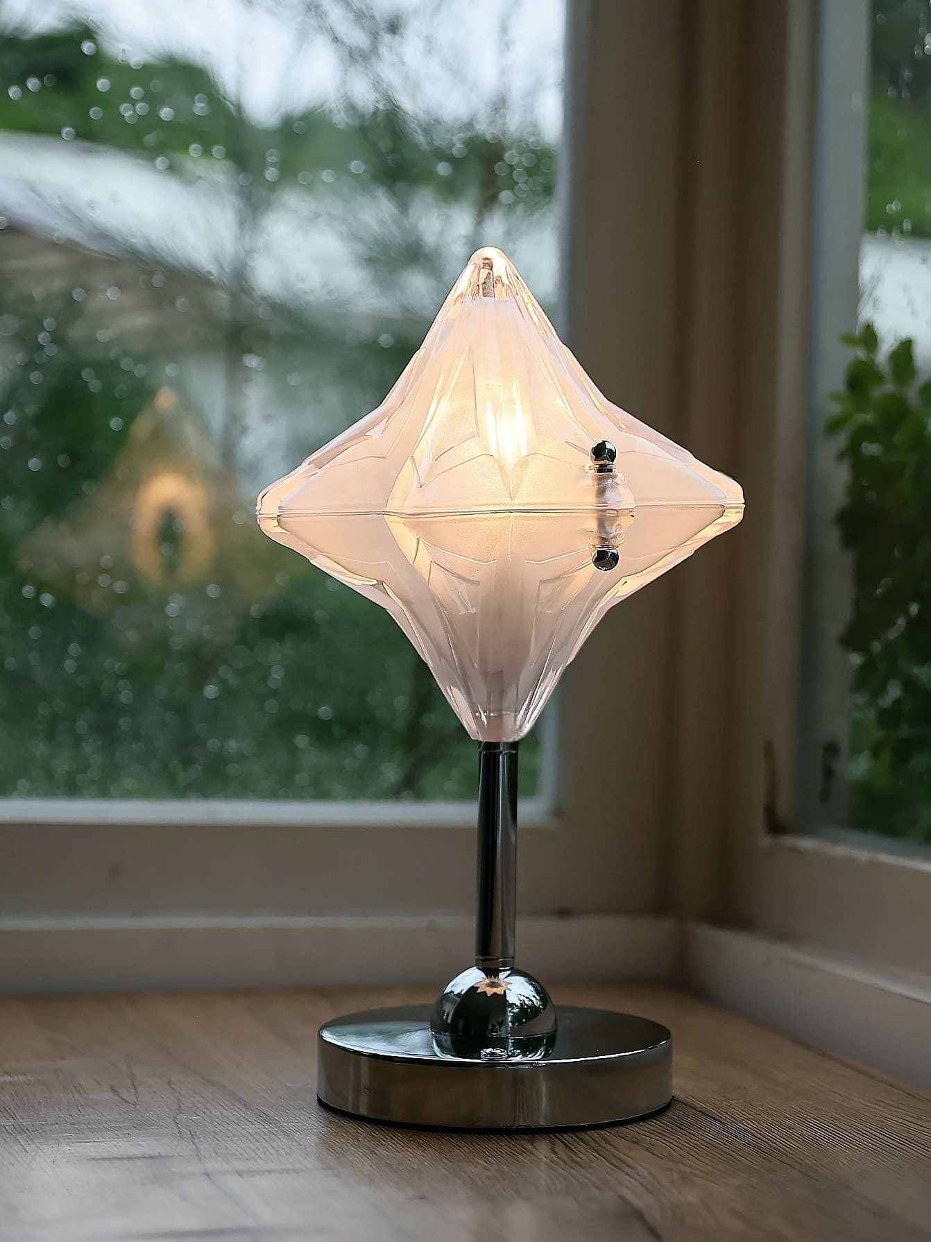 Art Deco Star Table Lamp - Frosted Glass Light for Modern Bedrooms - Astris Lyra K1584