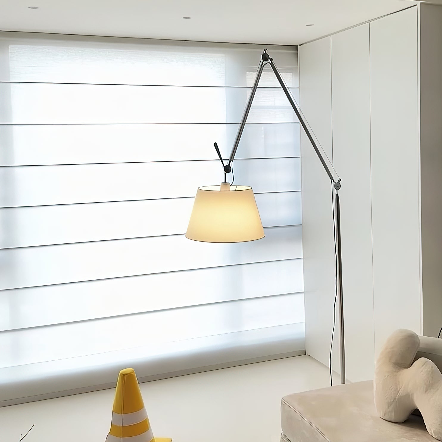 Velthea Floor Lamp D713