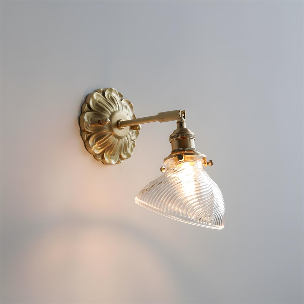 Nacre Petal Wall Lamp D326