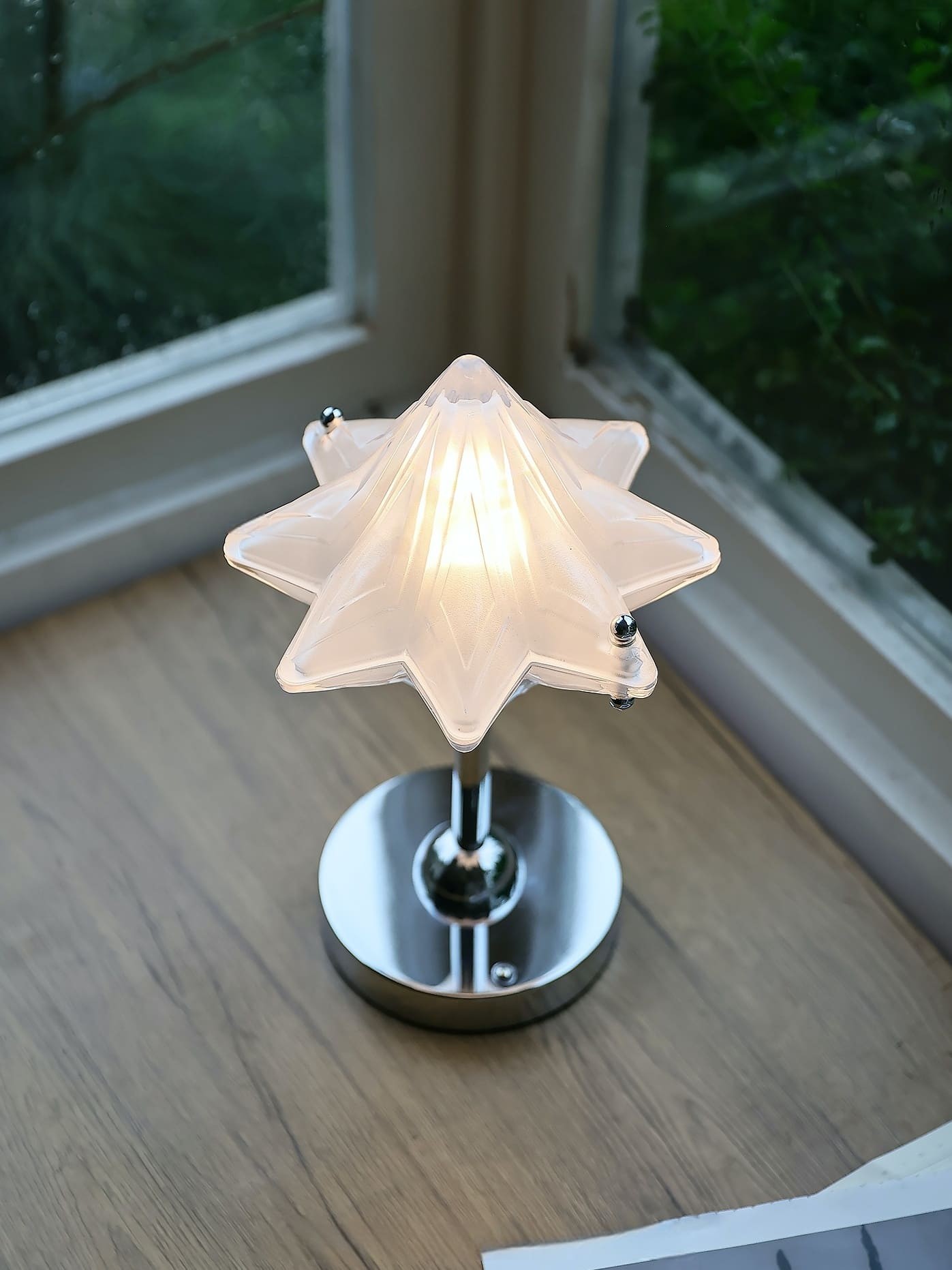 Art Deco Star Table Lamp - Frosted Glass Light for Modern Bedrooms - Astris Lyra K1584