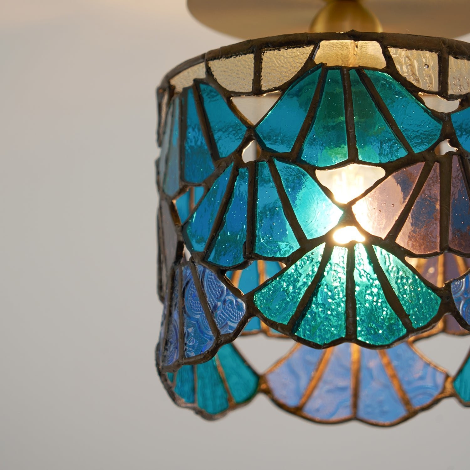 Vintagia Tiffany Style Ceiling Light - Elegant Mosaic Glass Design for Living Room and Bathroom K2138