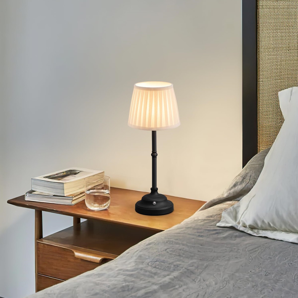 Scandinavian Fabric Touchable Table Lamp K2373