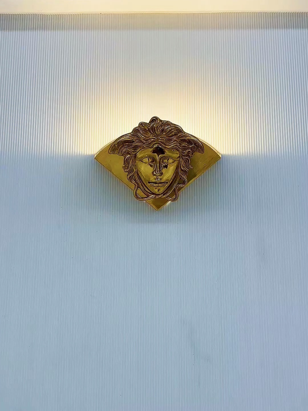 Sphinx Brass Wall Lamp D744