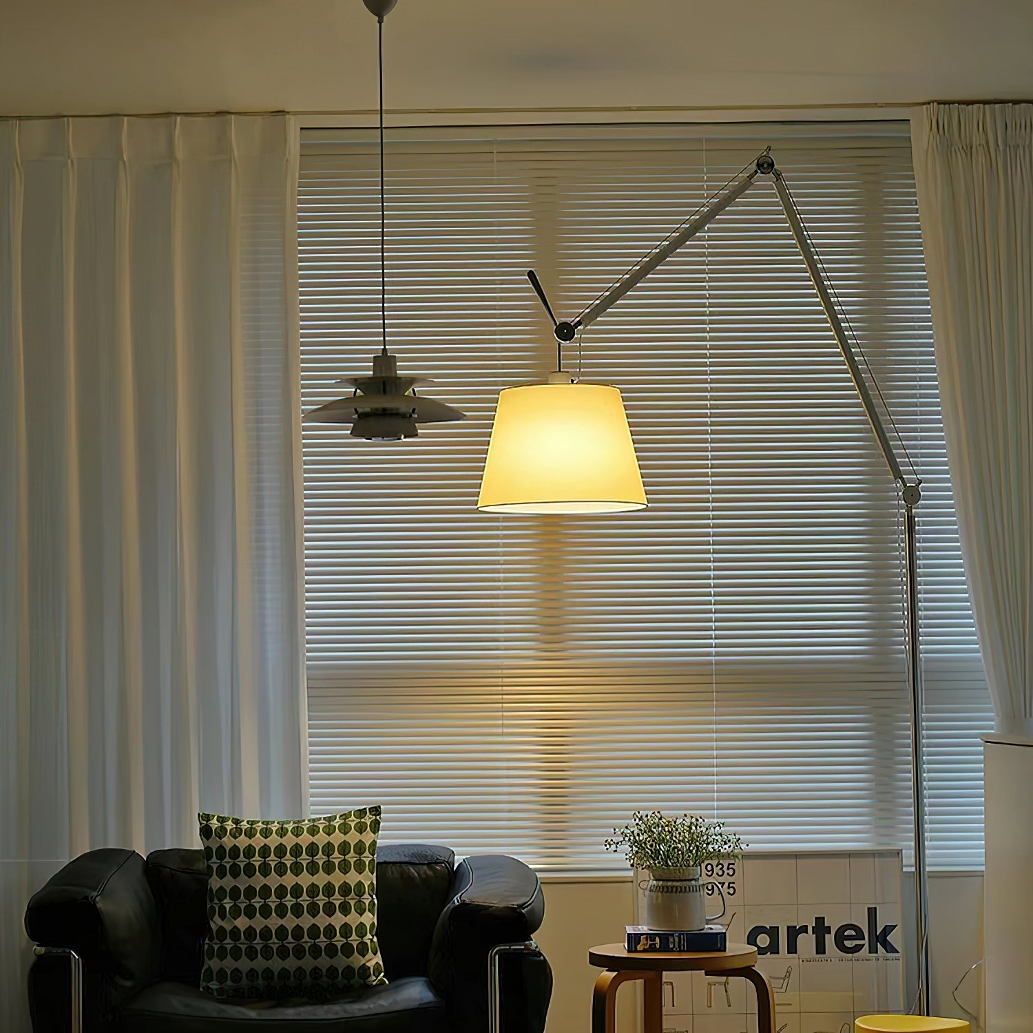 Velthea Floor Lamp D713
