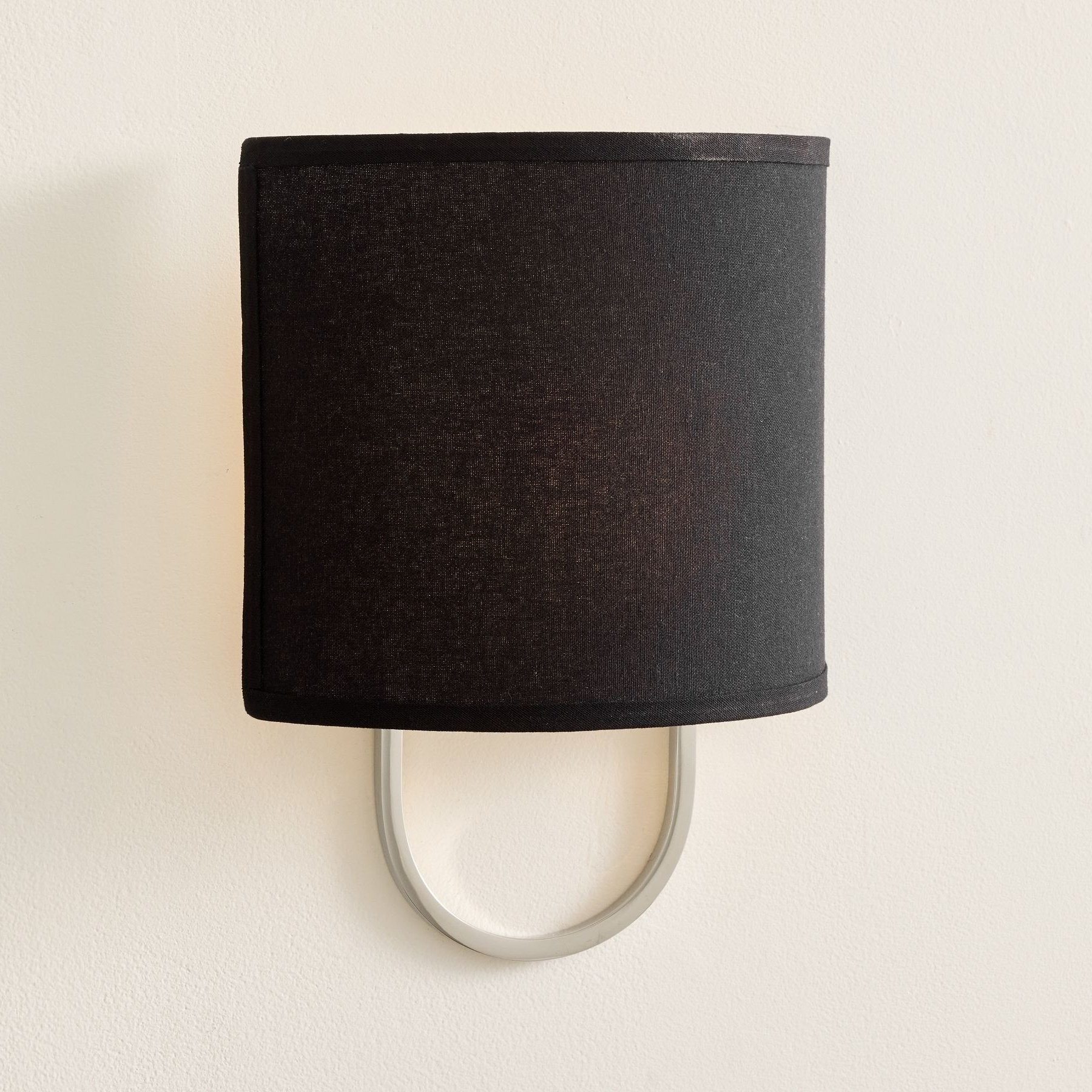 Nolvara Elegant Metal Wall Sconce – Timeless Design for Hallways and Bedrooms K1187