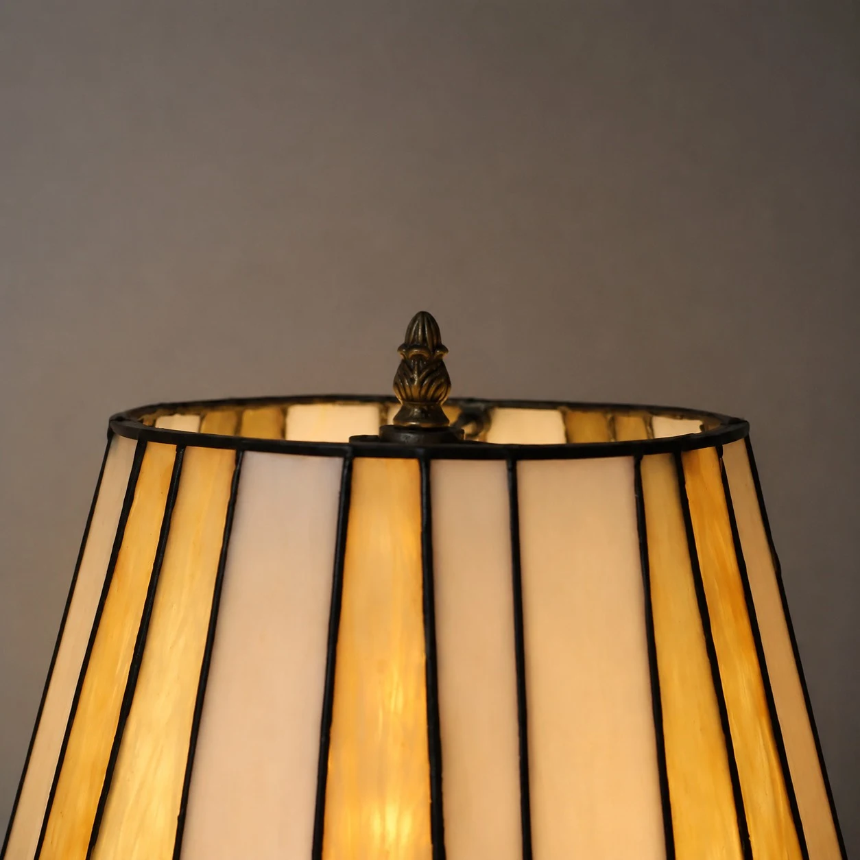 Tiffany-style stained glass table lamp product image