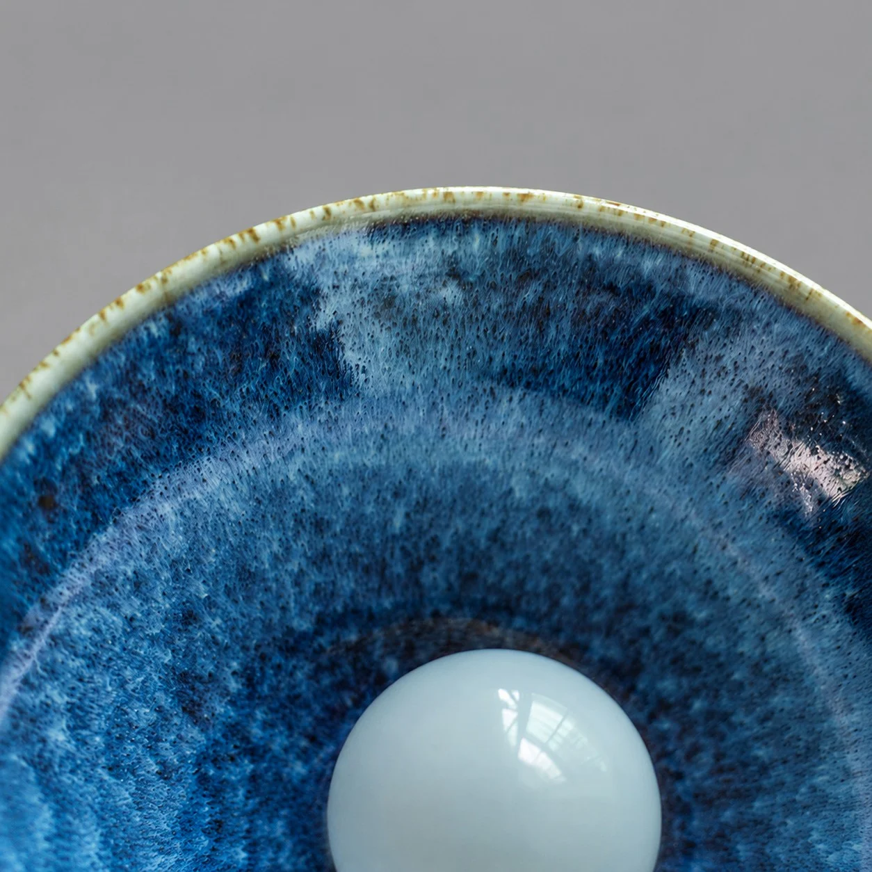 Close view of the blue kiln change glaze and ceramic rim