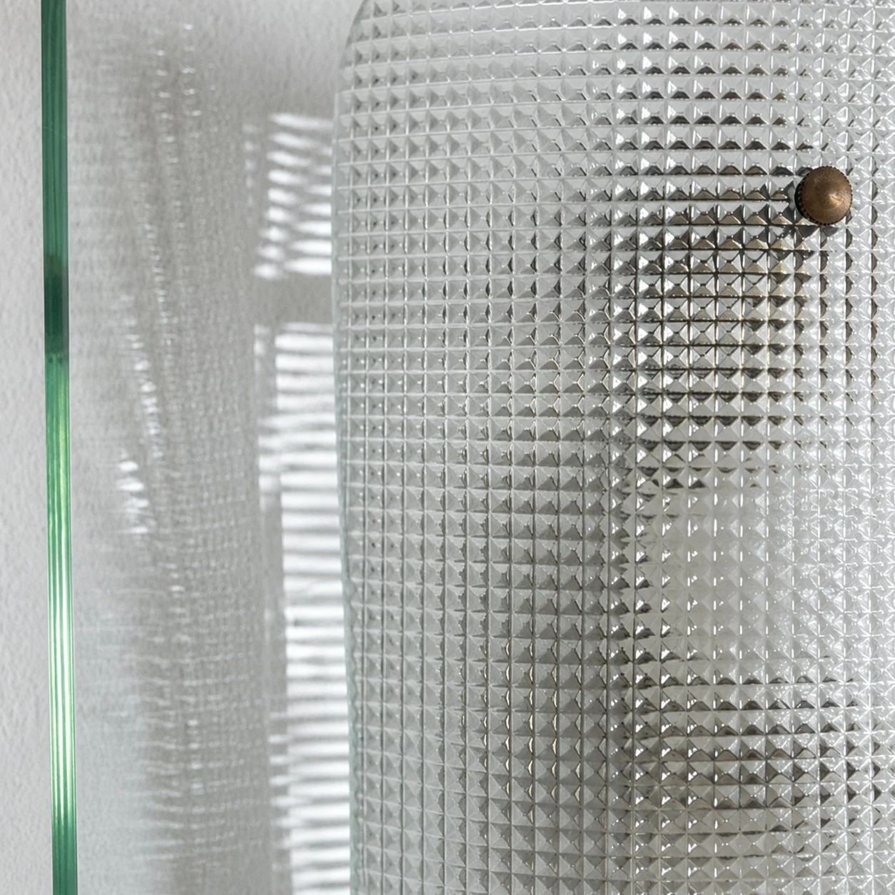 Textured inner glass shade detail