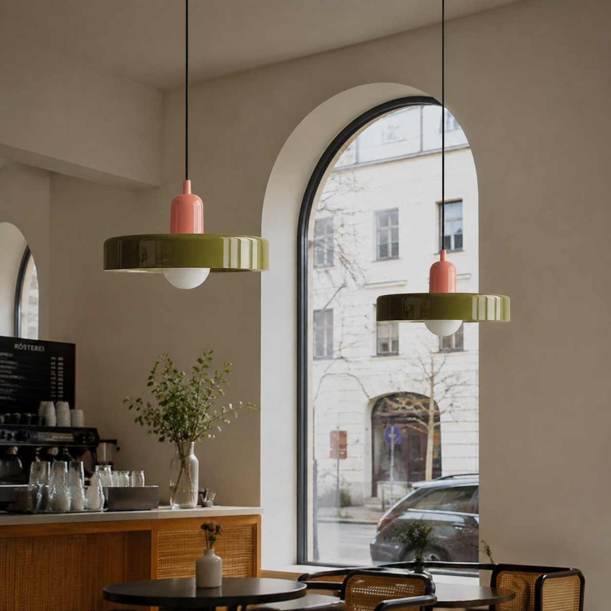 Lámpara colgante Disc Orb en un interior moderno y tranquilo 2
