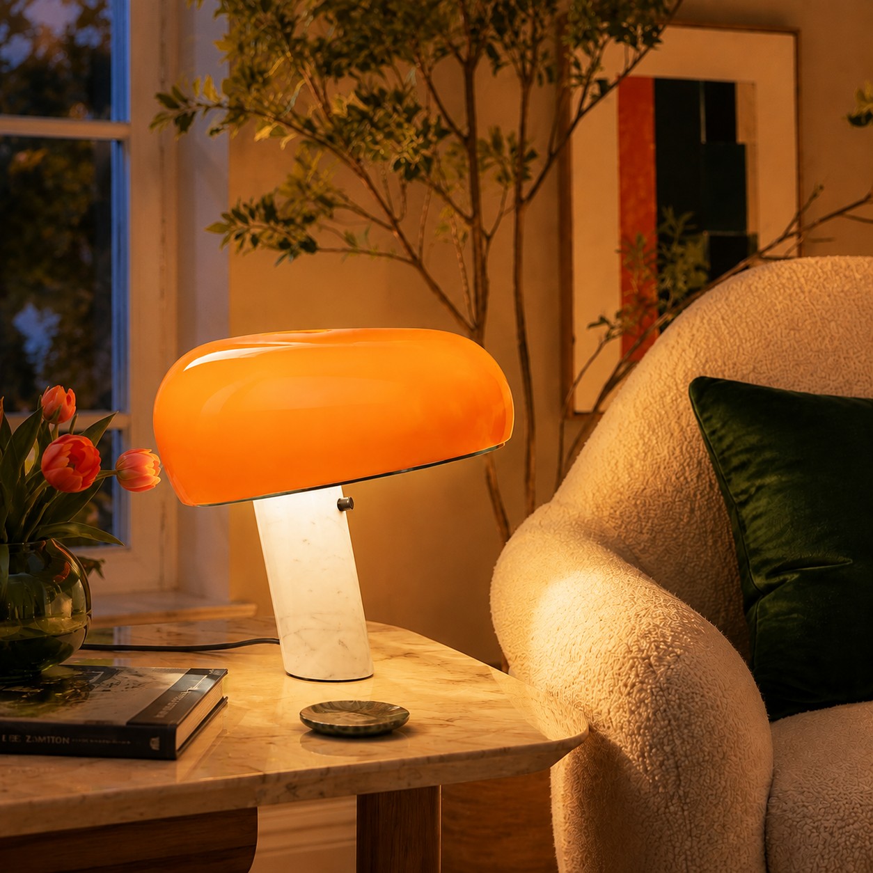 Die gleiche orangefarbene Lampe ist eingeschaltet